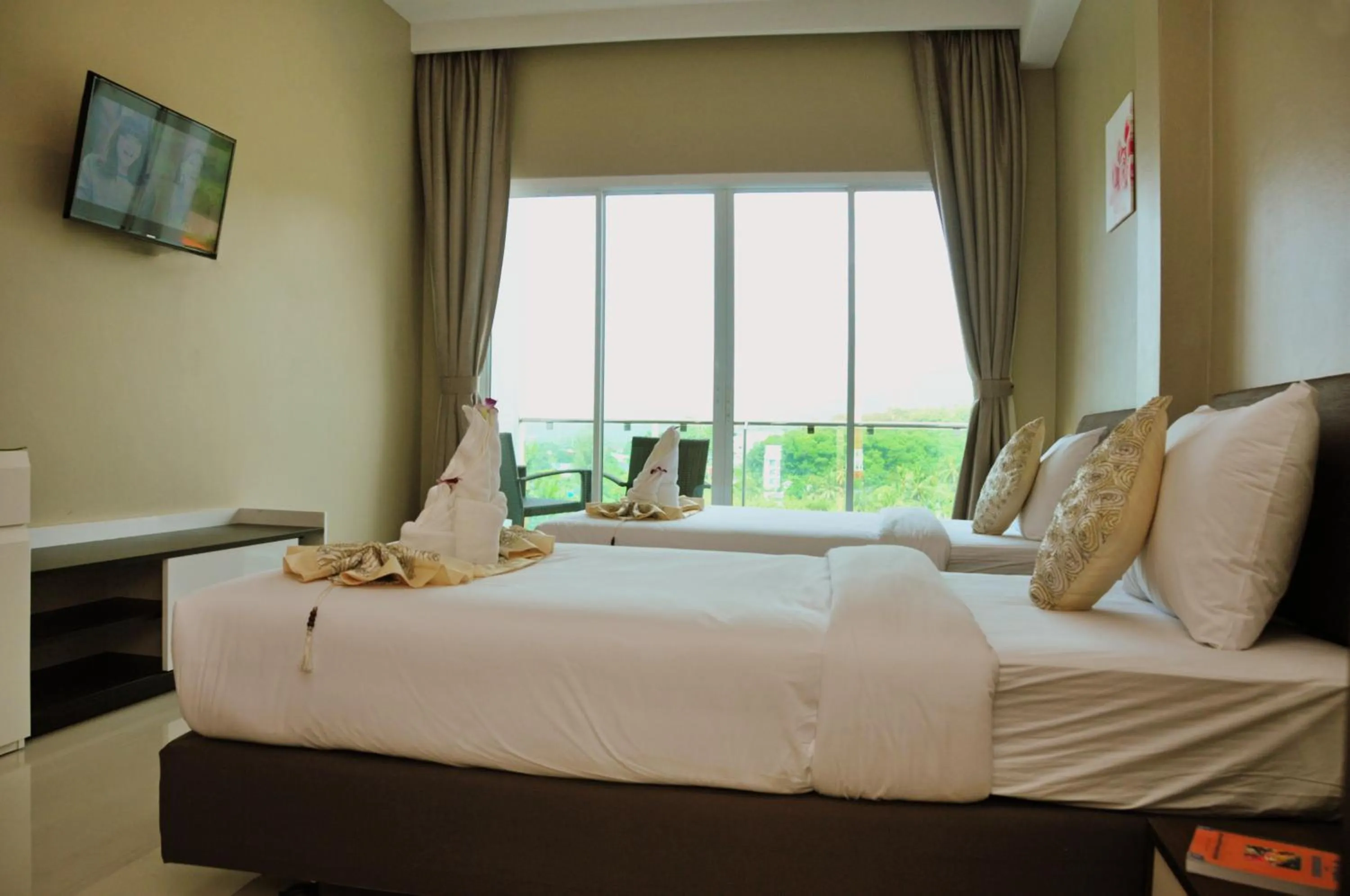 Bed in AM Surin Place - SHA Extra Plus