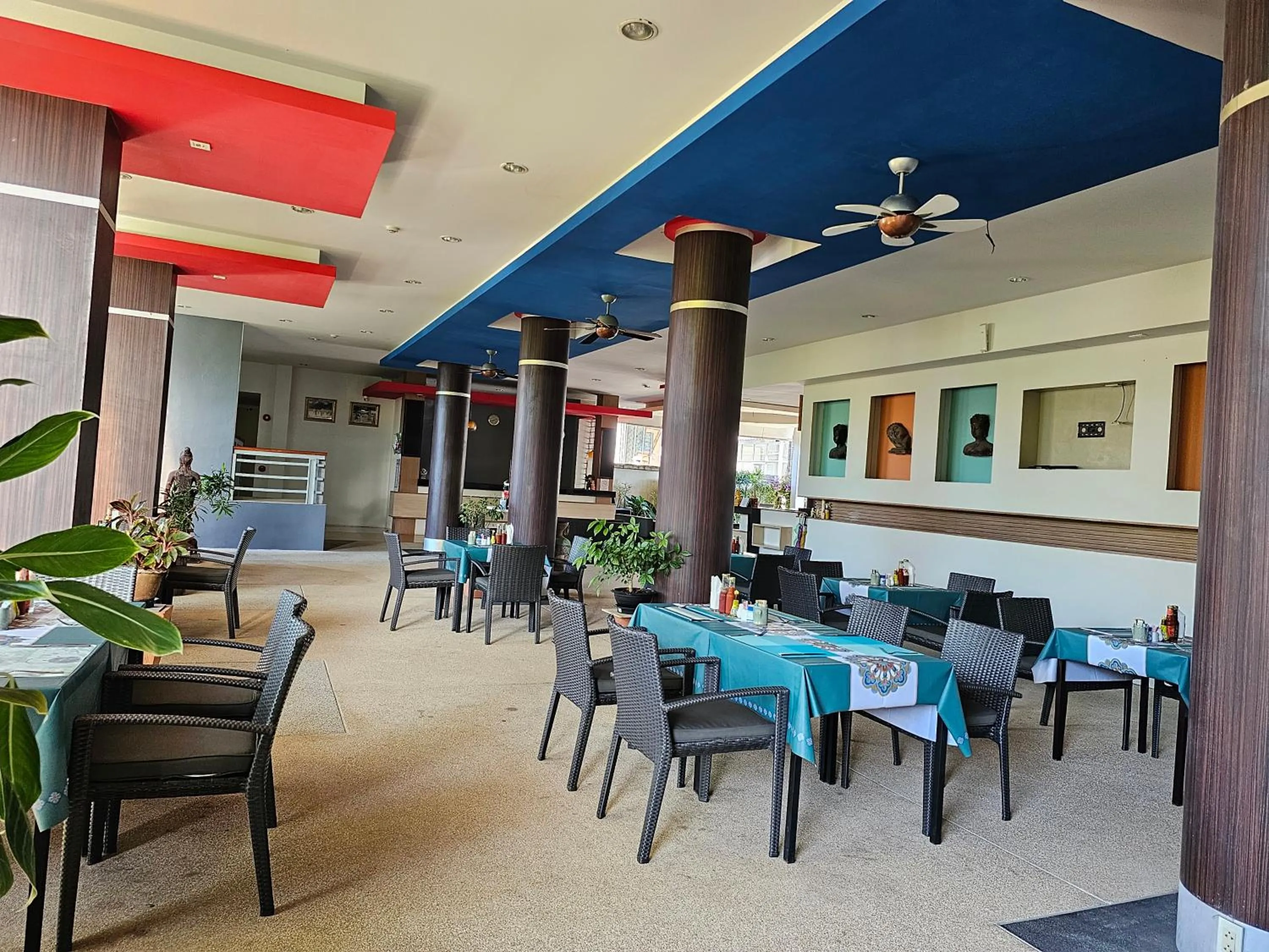 Restaurant/places to eat in AM Surin Place - SHA Extra Plus