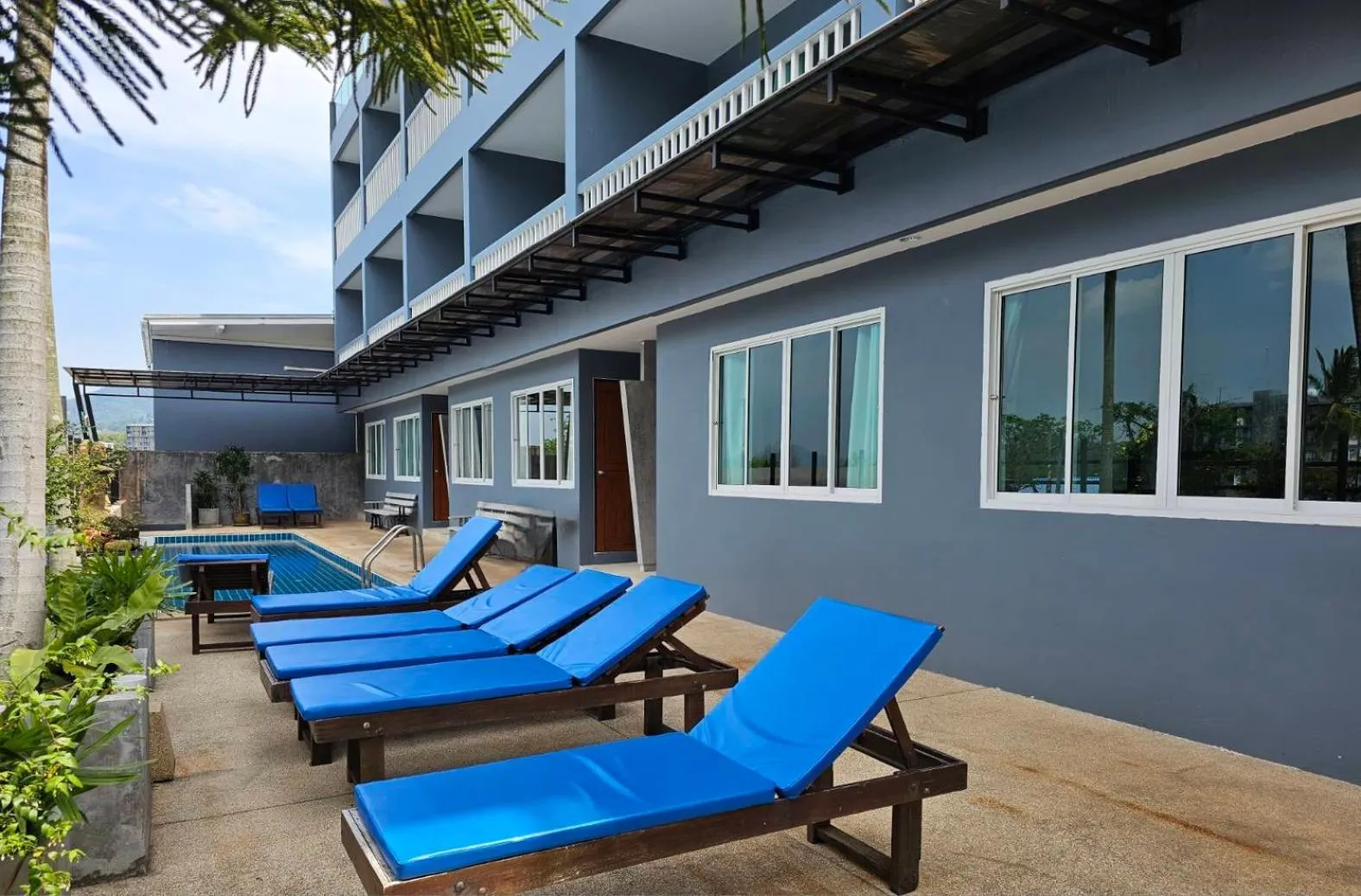 Swimming pool in AM Surin Place - SHA Extra Plus