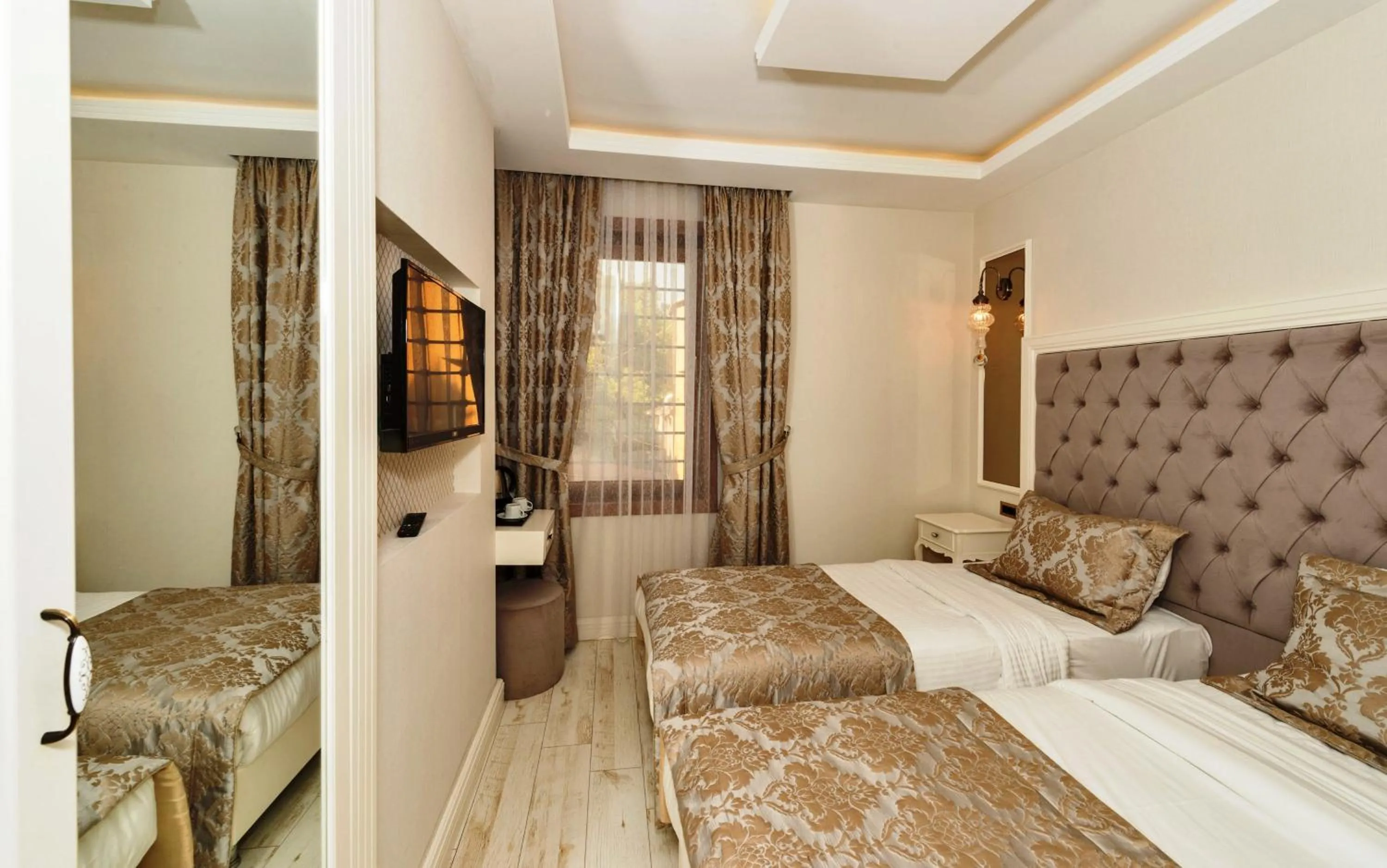 Bed in Zeynep Sultan Hotel