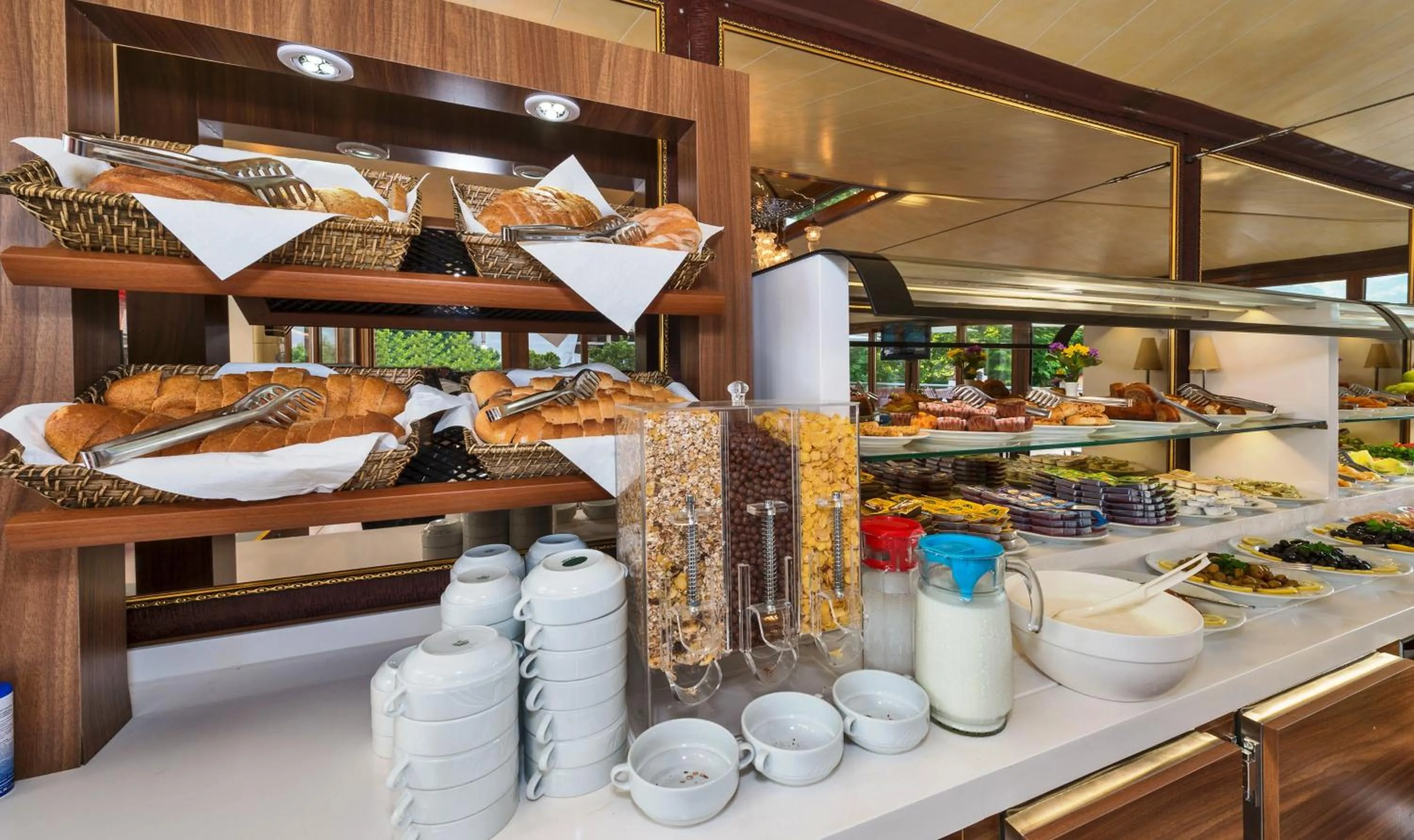 Food and drinks in Zeynep Sultan Hotel