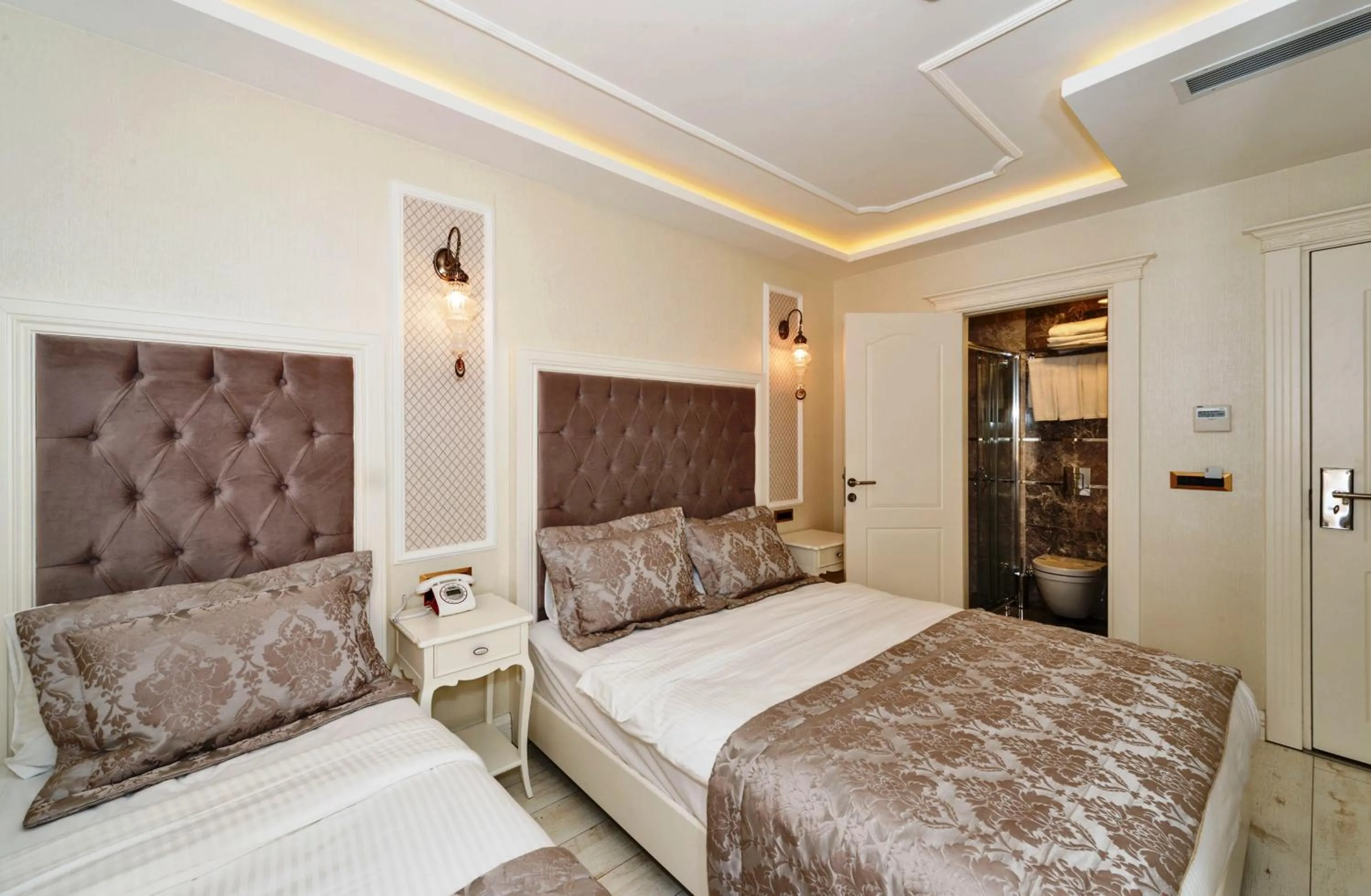 Bed in Zeynep Sultan Hotel