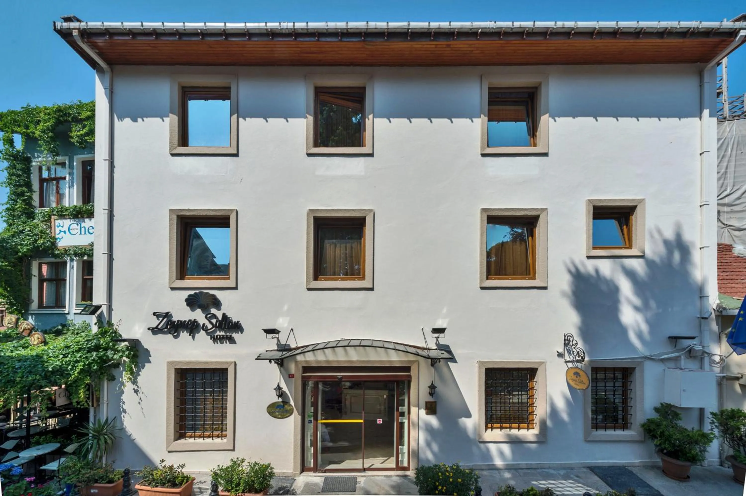 Property building in Zeynep Sultan Hotel