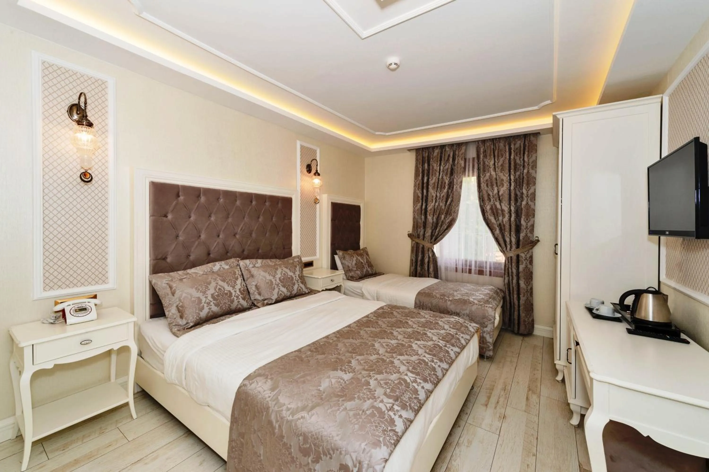 Bed in Zeynep Sultan Hotel