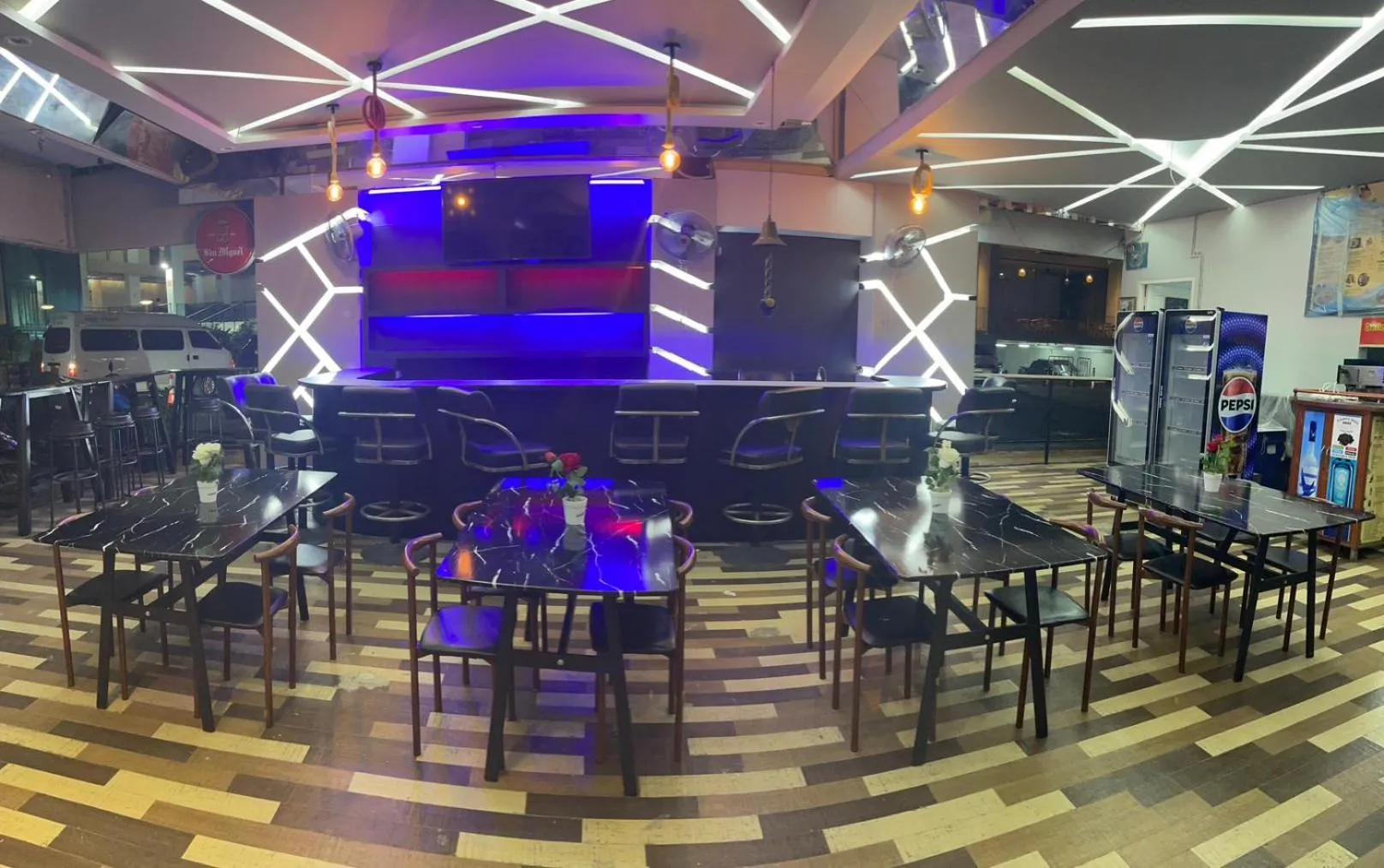 Restaurant/places to eat in The Patong Center Hotel