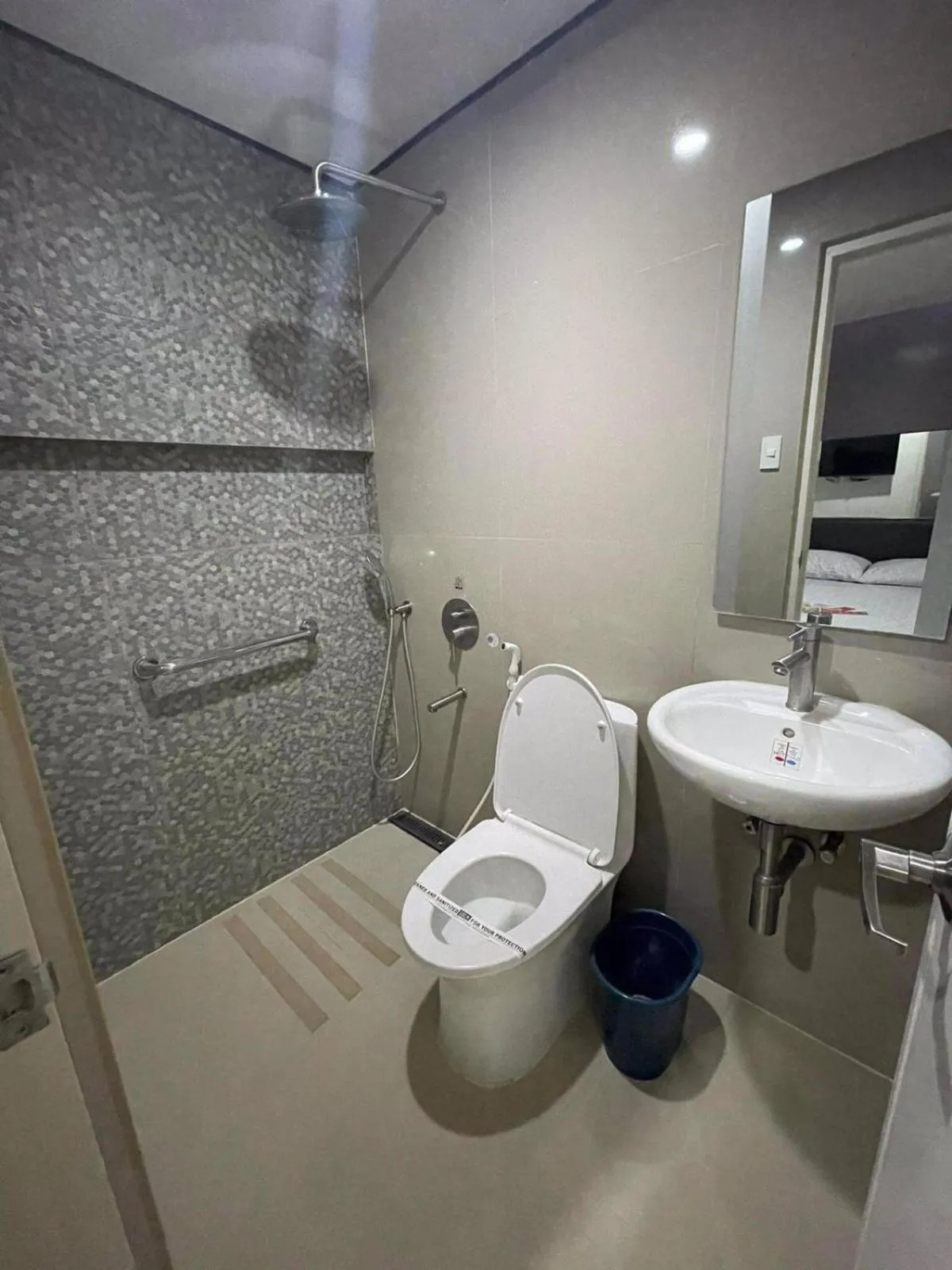 Shower in Hotel Sogo Edsa Cubao