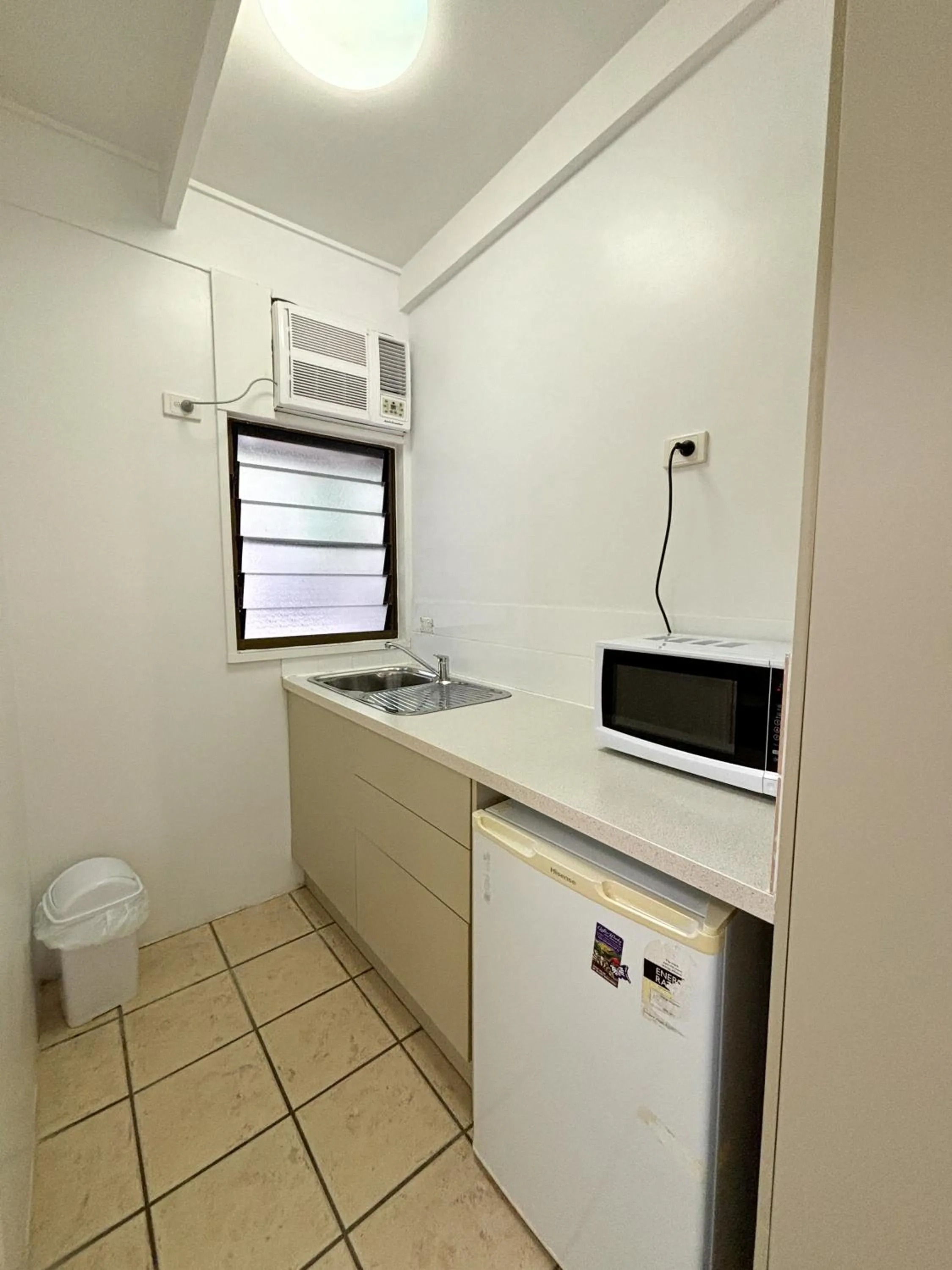 Kitchen or kitchenette in Amaroo On Mandalay, Magnetic Island