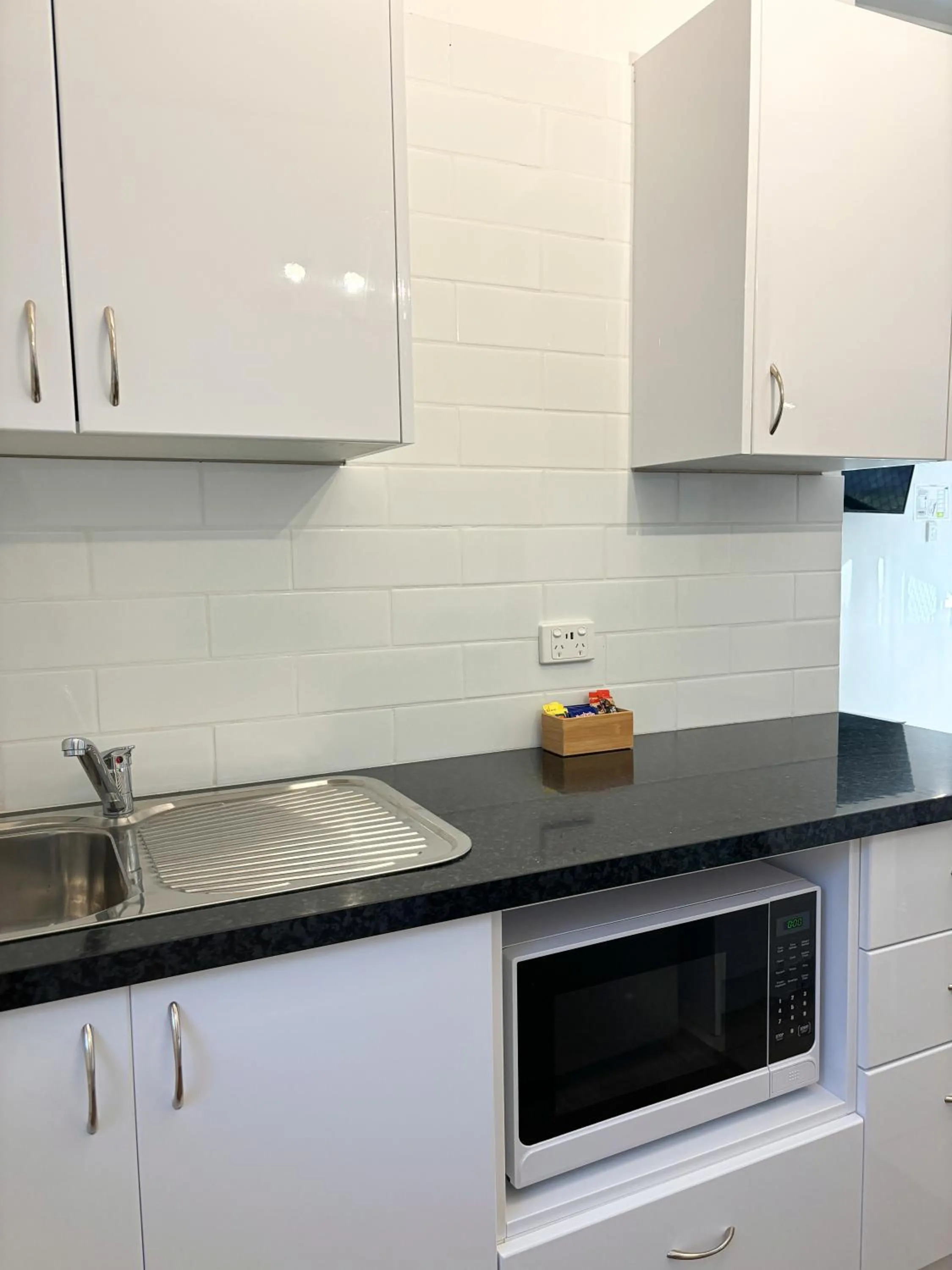 Kitchen or kitchenette in Amaroo On Mandalay, Magnetic Island