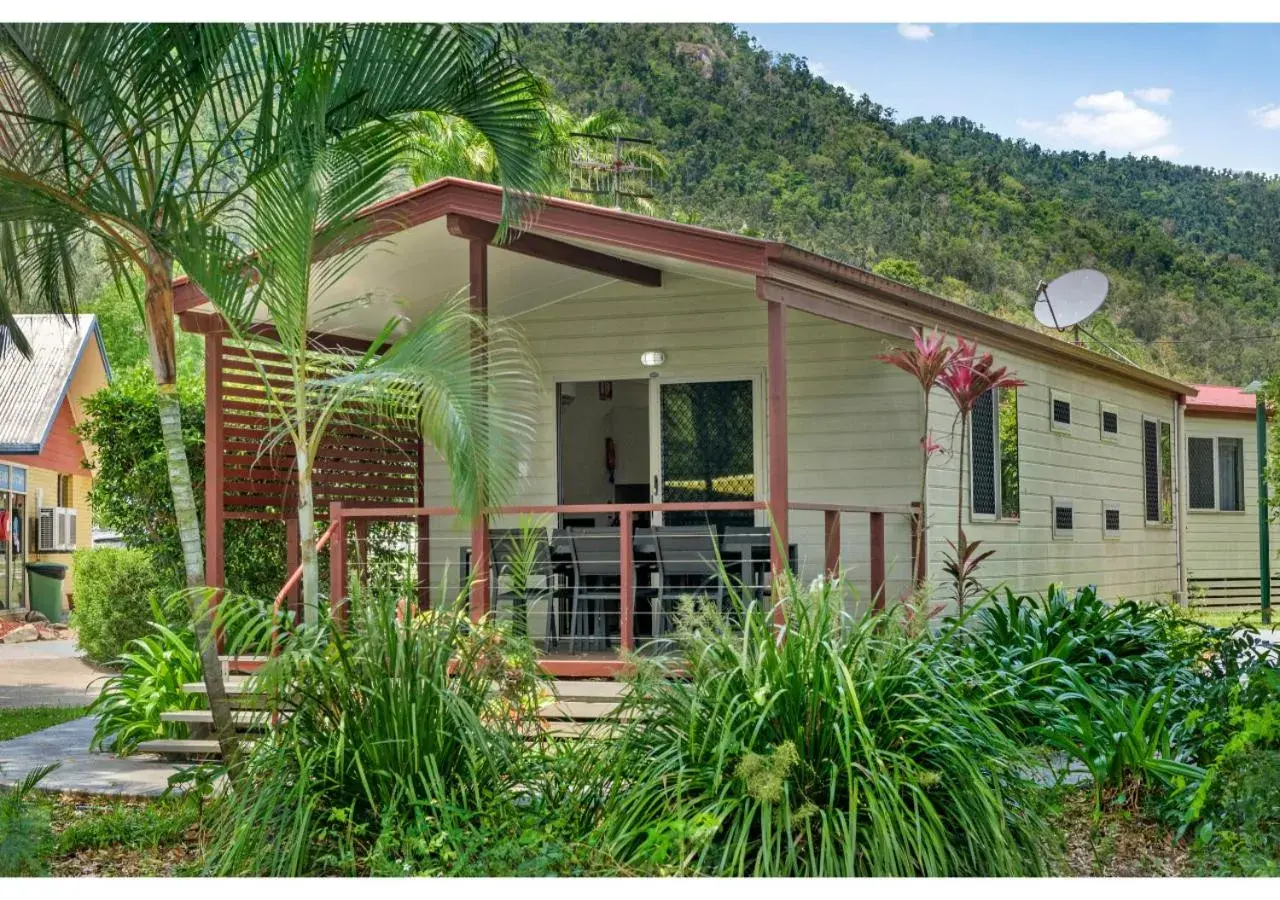 Superior 2 Bedroom Cabin - Sleeps 6 in Discovery Parks - Airlie Beach Superior 2 Bedroom Cabin - Sleeps 6 in Discovery Parks - Airlie Beach