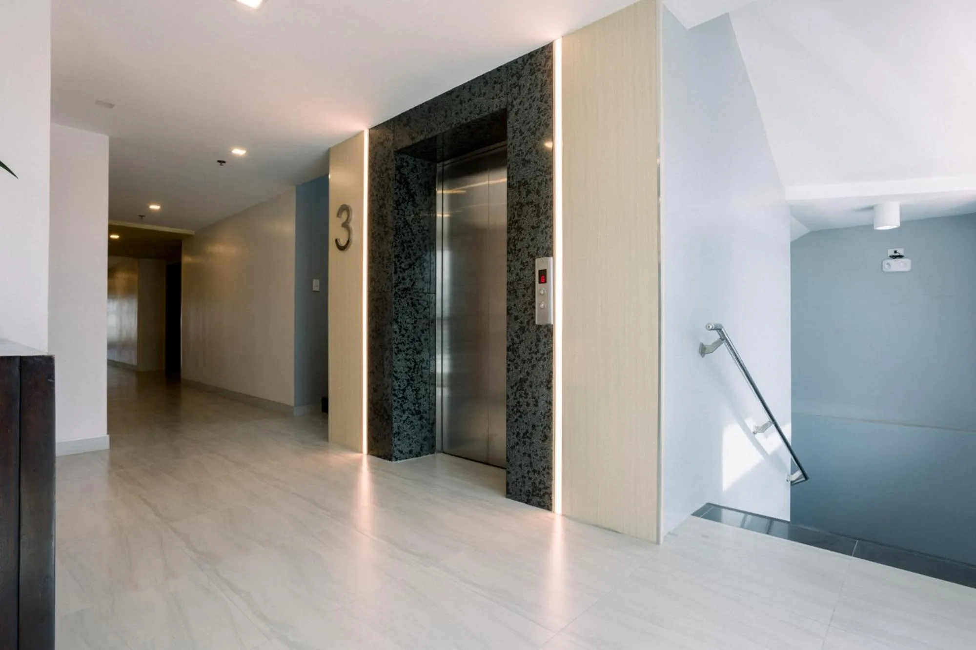 elevator in Allure Hotel & Suites