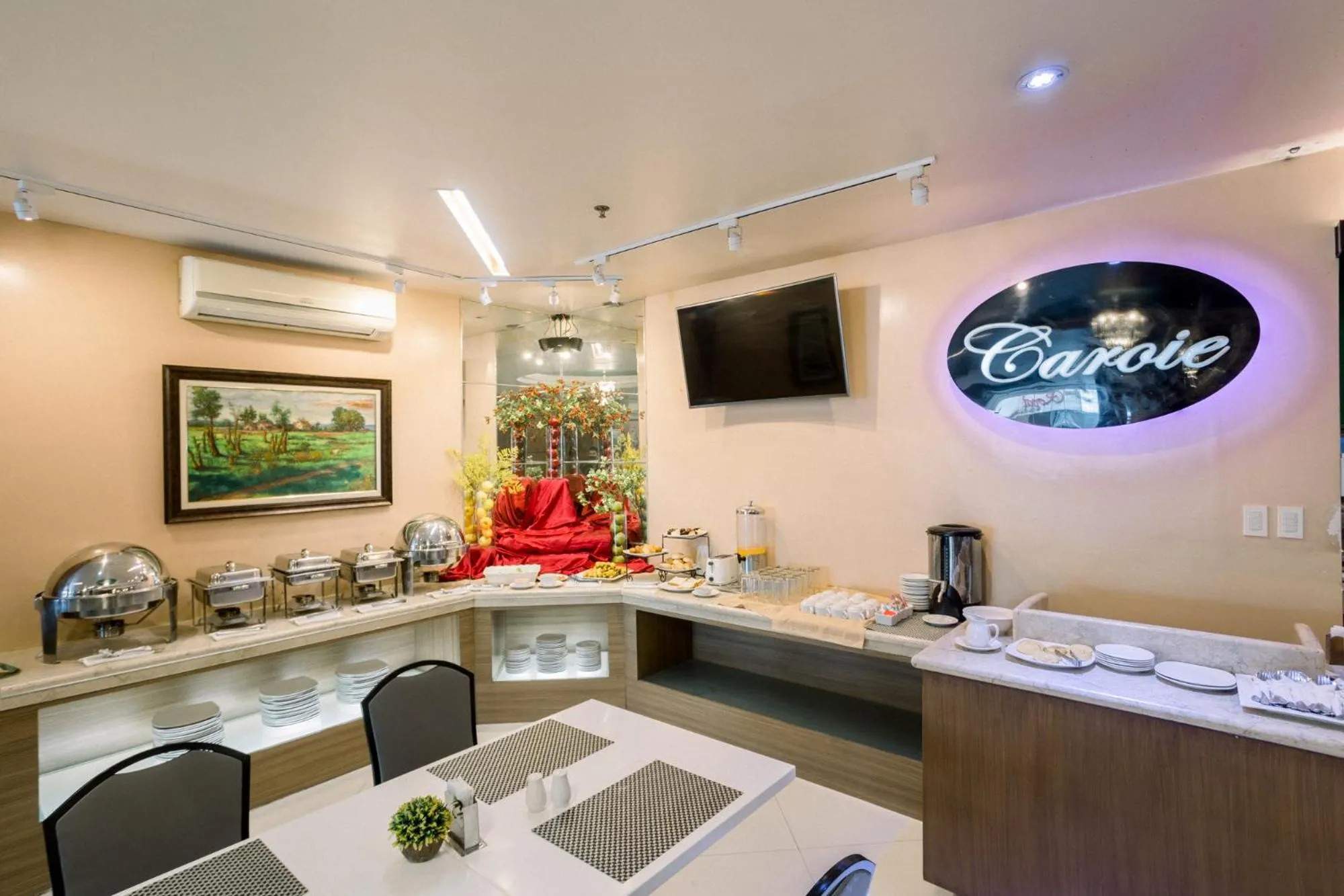 Restaurant/places to eat in Allure Hotel & Suites