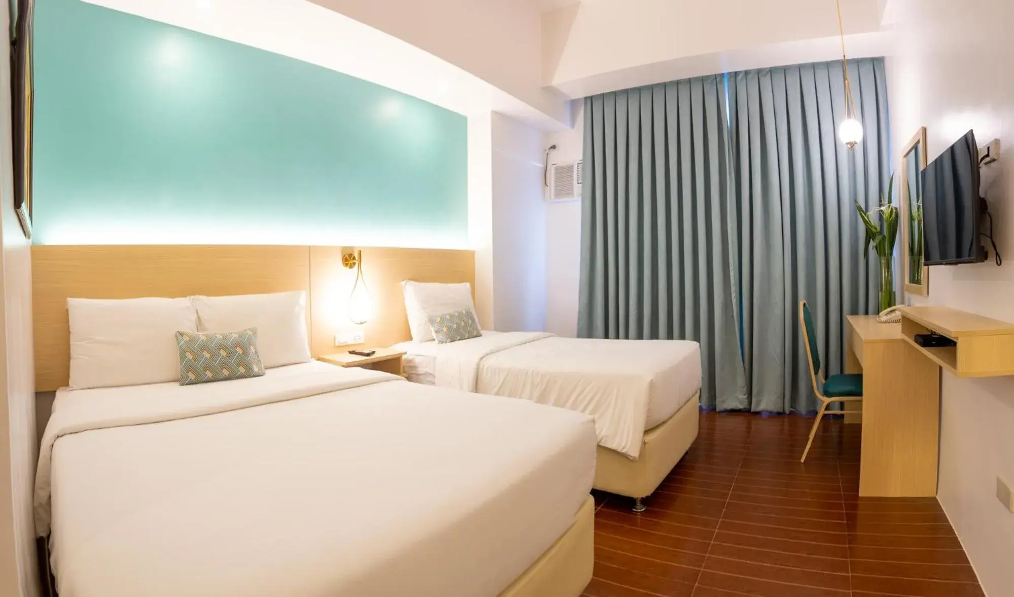 Superior Deluxe Room in Allure Hotel & Suites Superior Deluxe Room in Allure Hotel & Suites