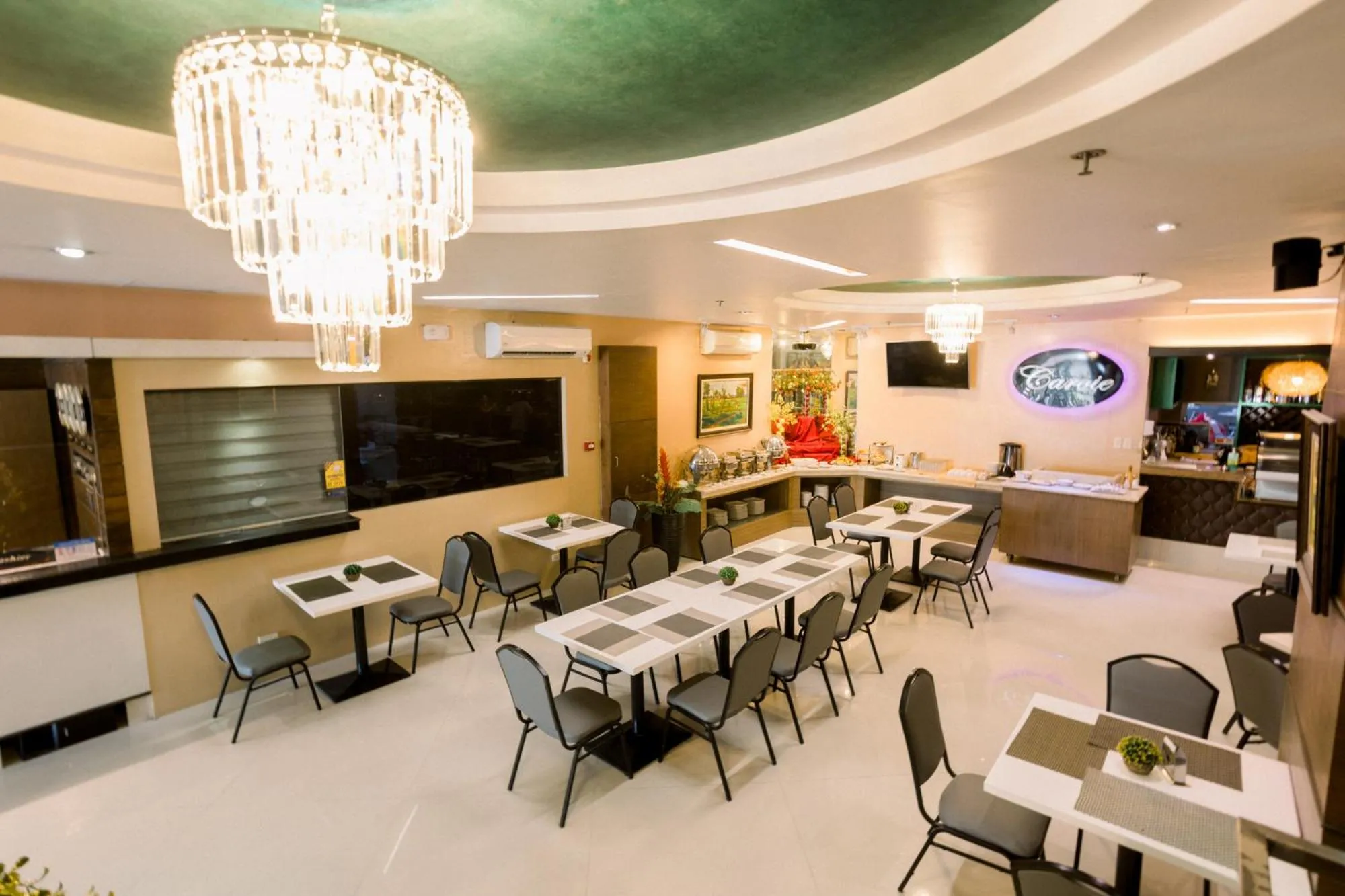 Restaurant/places to eat in Allure Hotel & Suites