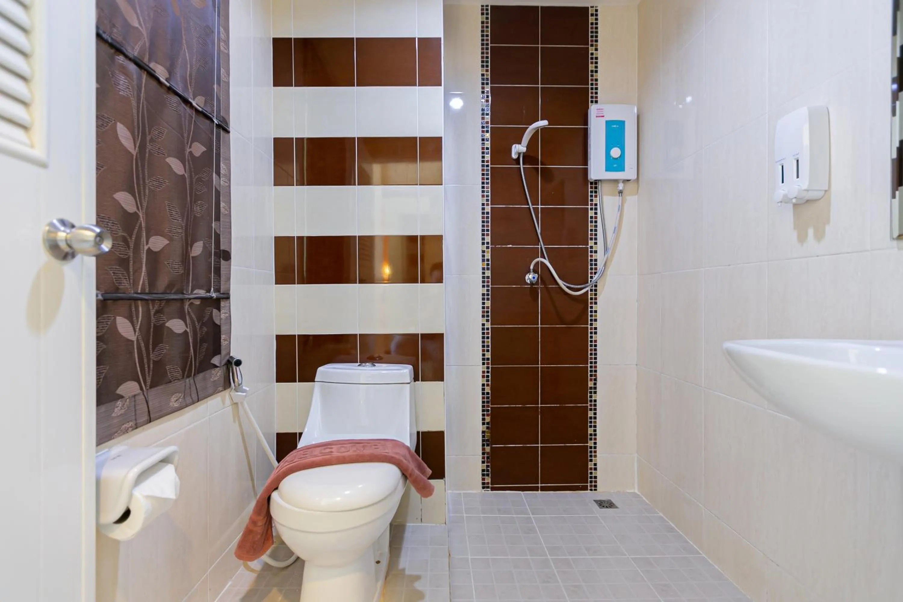 Bathroom in Panwalee Hotel