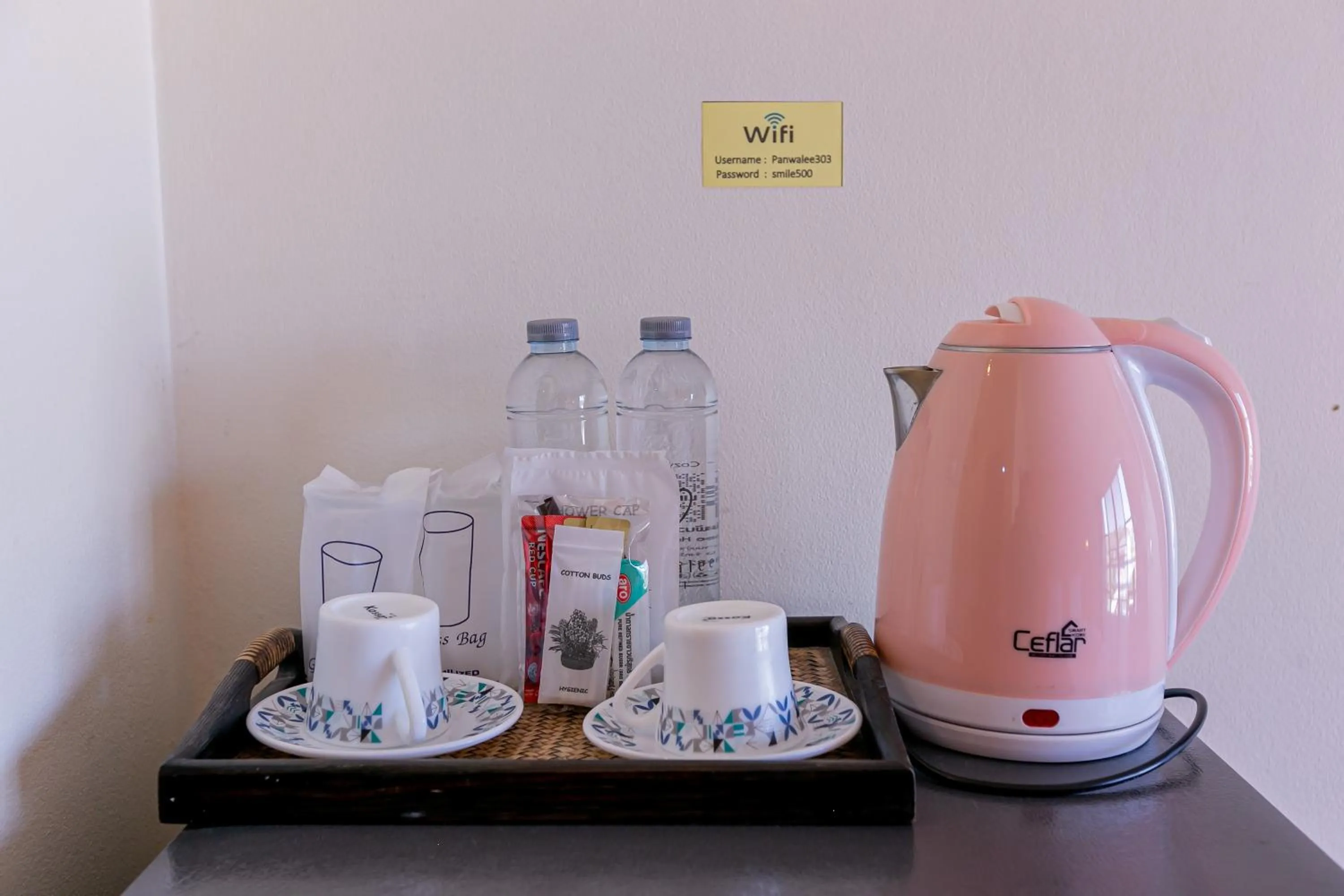 Coffee/tea facilities in Panwalee Hotel