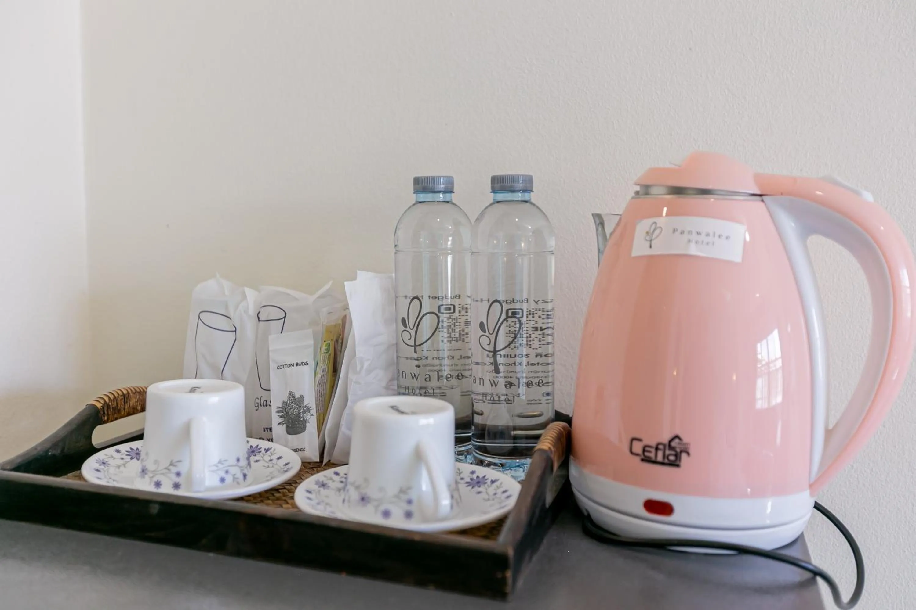 Coffee/tea facilities in Panwalee Hotel