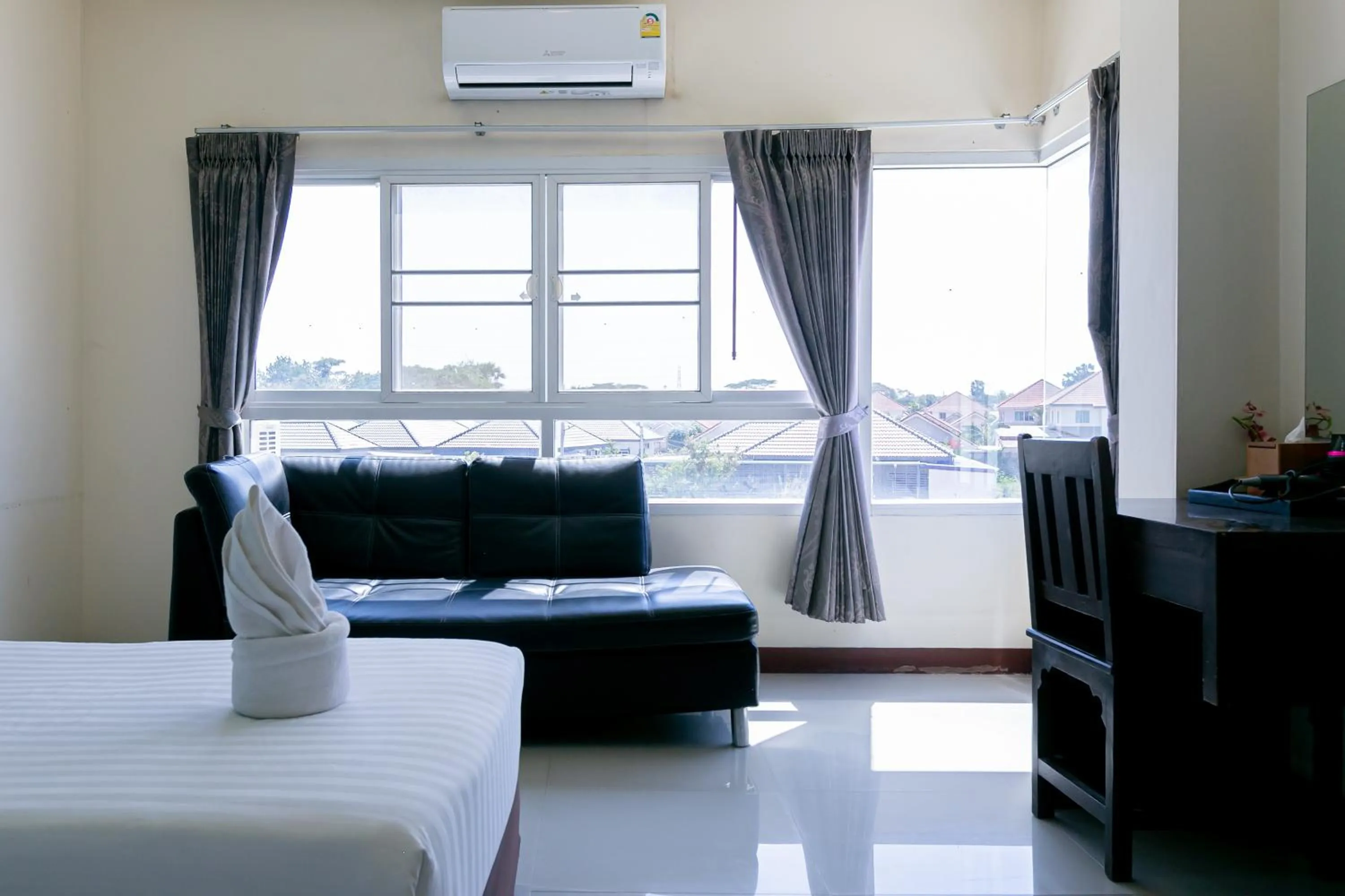 air conditioner, Bed in Panwalee Hotel