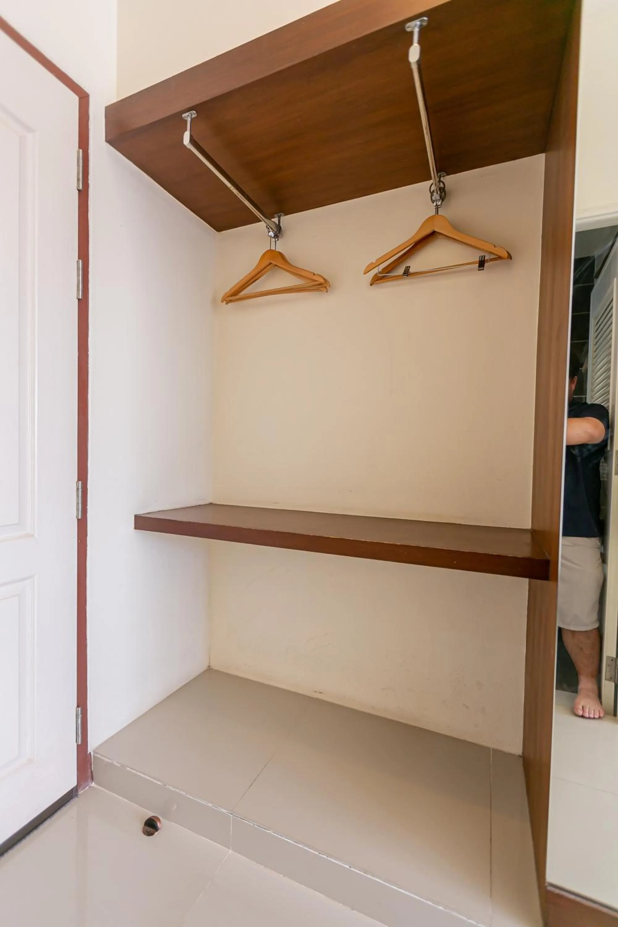 wardrobe in Panwalee Hotel