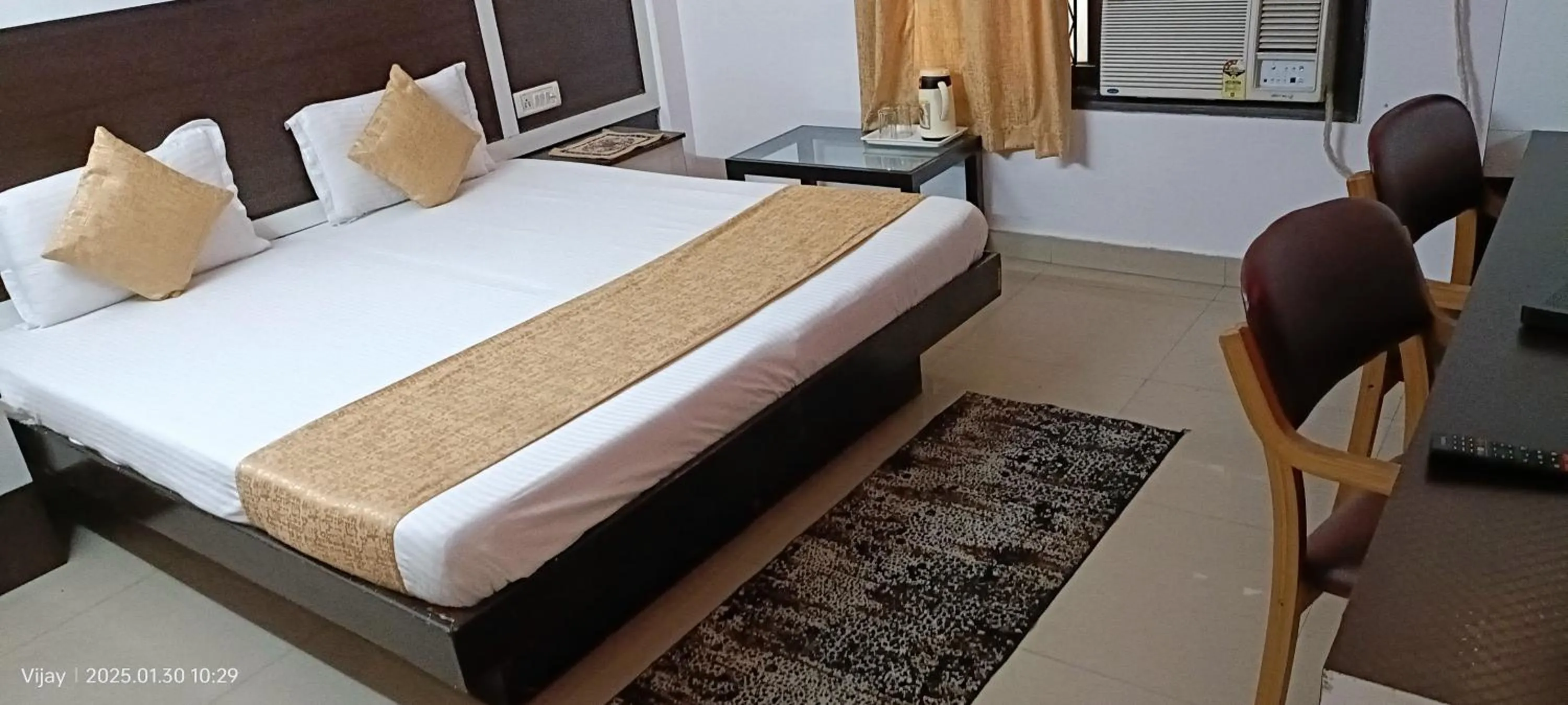 Bedroom, Bed in Hotel Su Shree Continental Dx Near New Delhi Railway Station