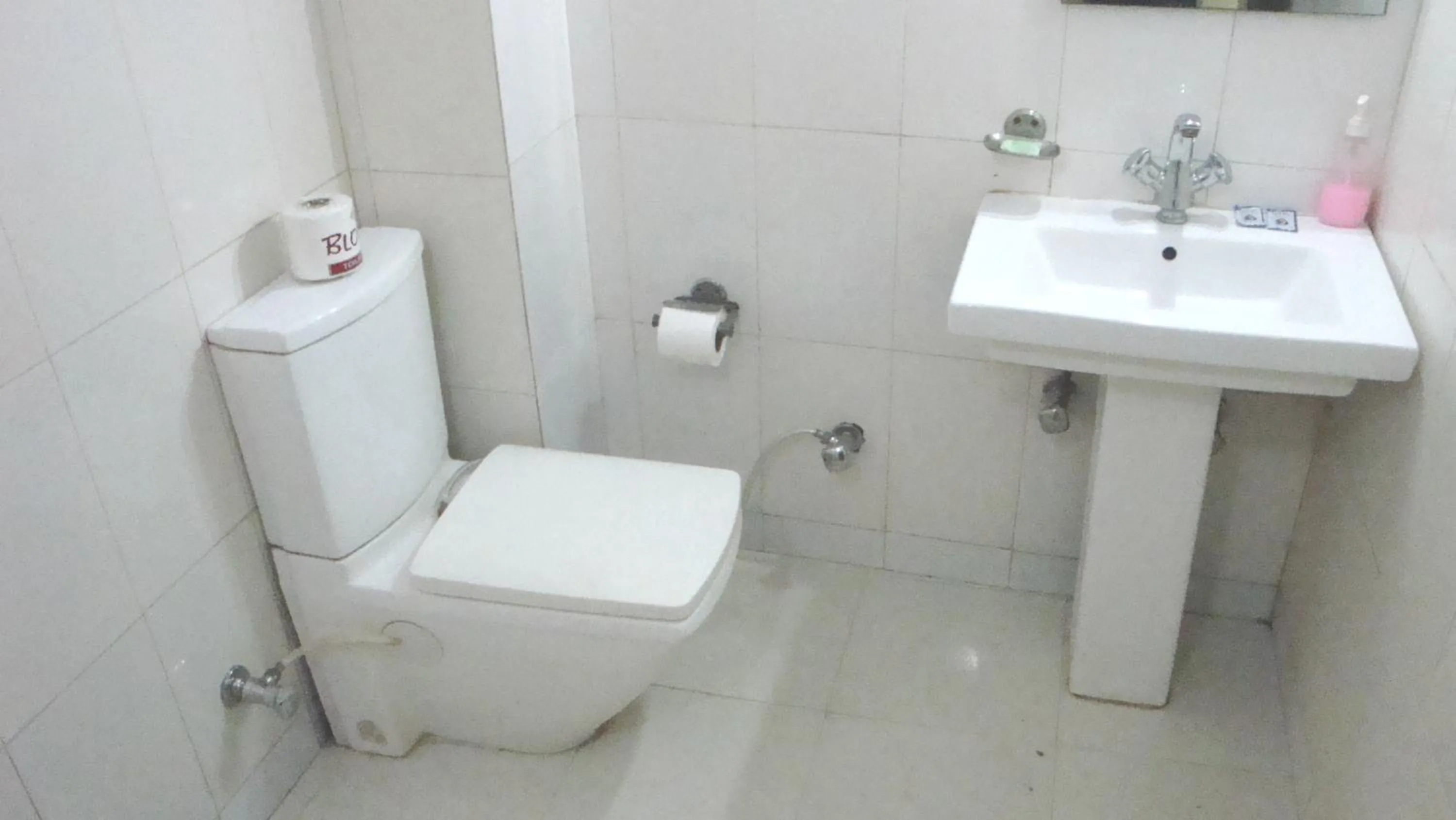 Toilet in Hotel Su Shree Continental Dx Near New Delhi Railway Station