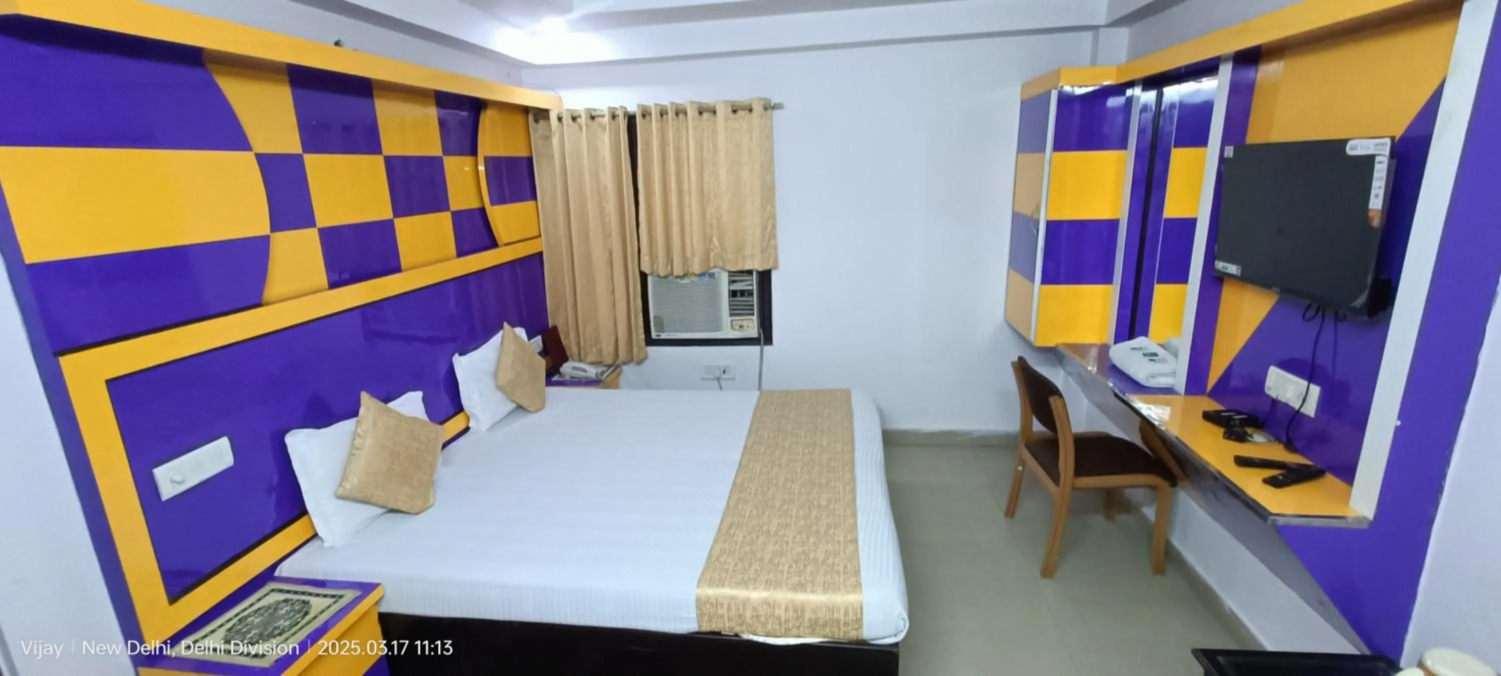 Bedroom, Bed in Hotel Su Shree Continental Dx Near New Delhi Railway Station