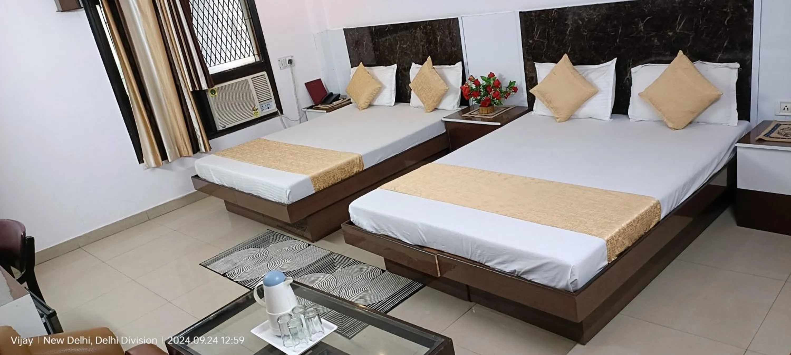Bedroom, Bed in Hotel Su Shree Continental Dx Near New Delhi Railway Station