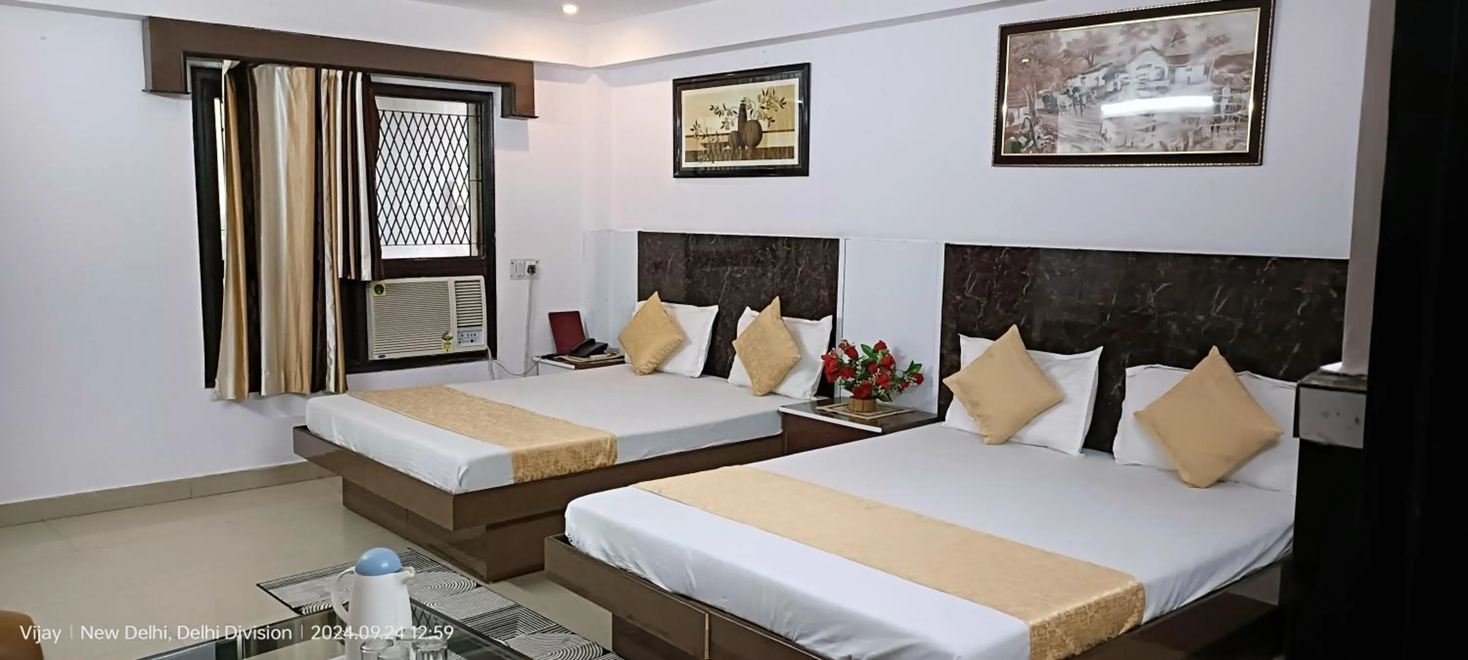 Bedroom, Bed in Hotel Su Shree Continental Dx Near New Delhi Railway Station