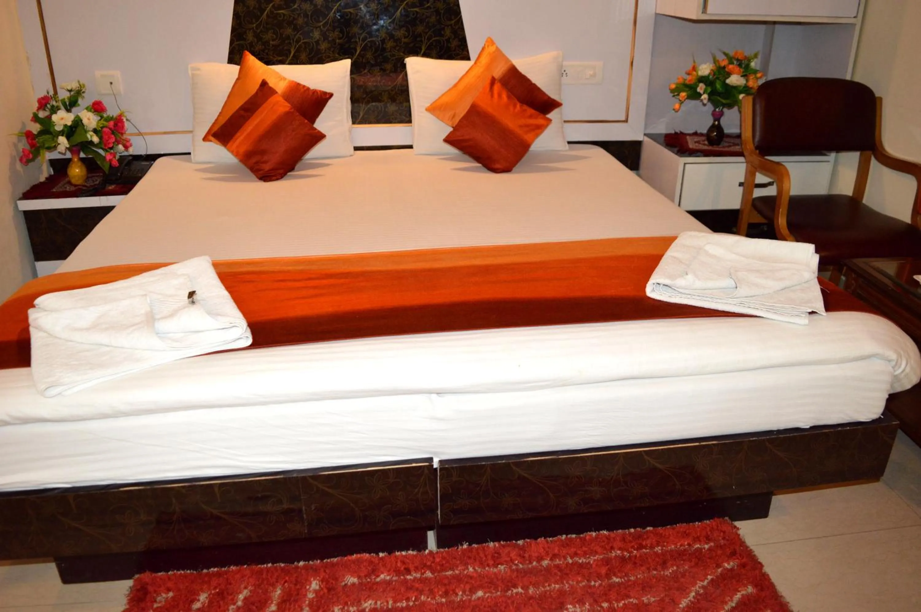 Bed in Hotel Su Shree Continental Dx Near New Delhi Railway Station