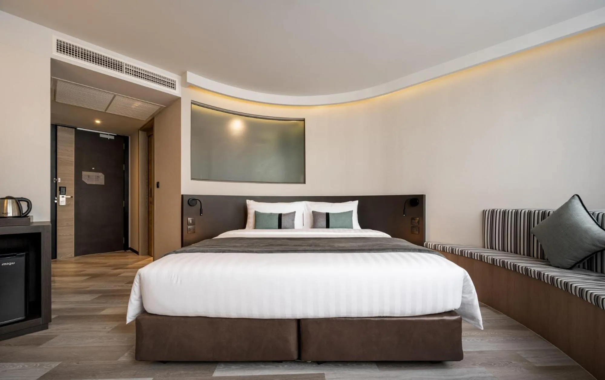 Bed in Seekers Finders Rama IV Hotel SureStay Collection by BW