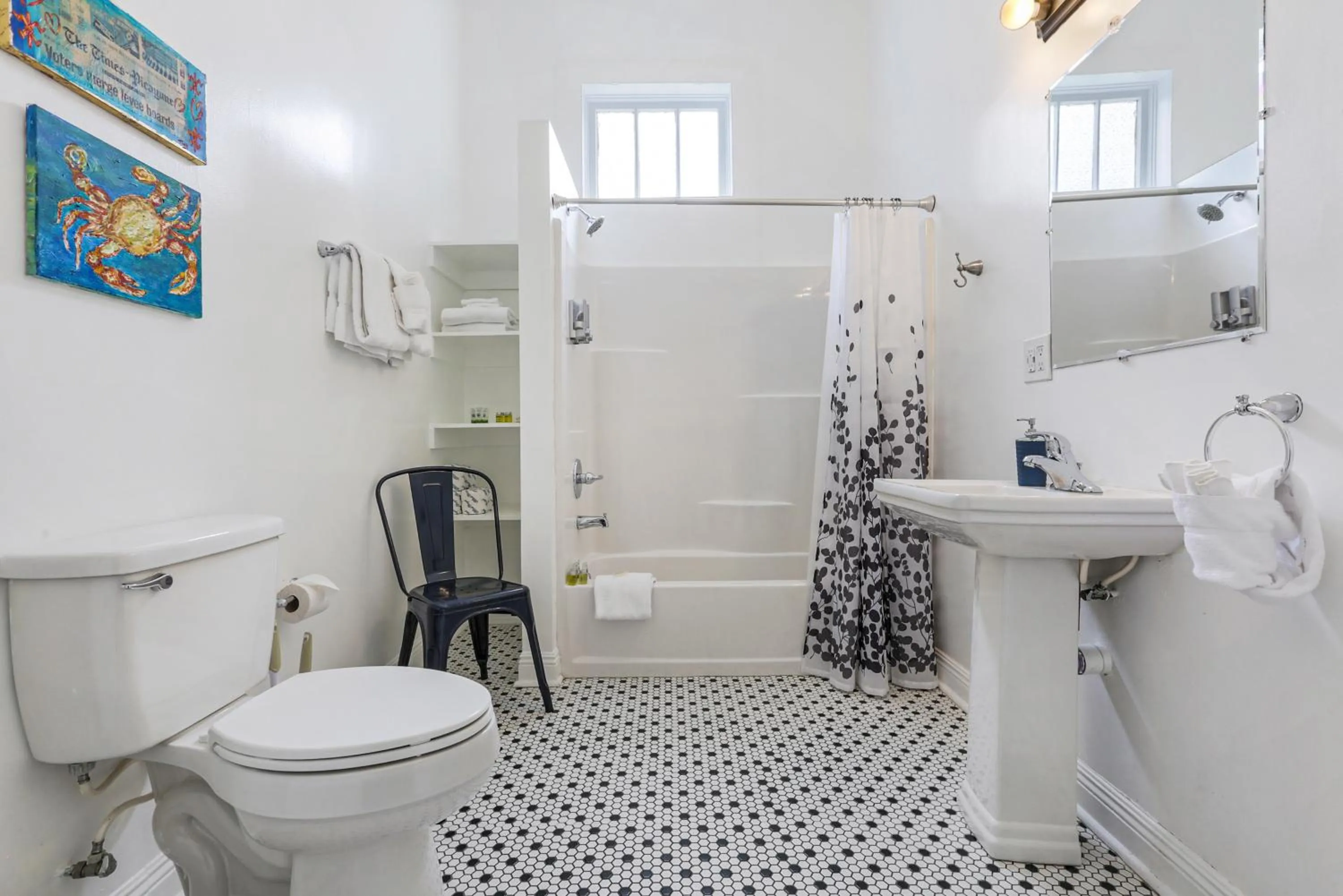Bathroom in Uptown Spacious 4BD/3BA with Historic Charm