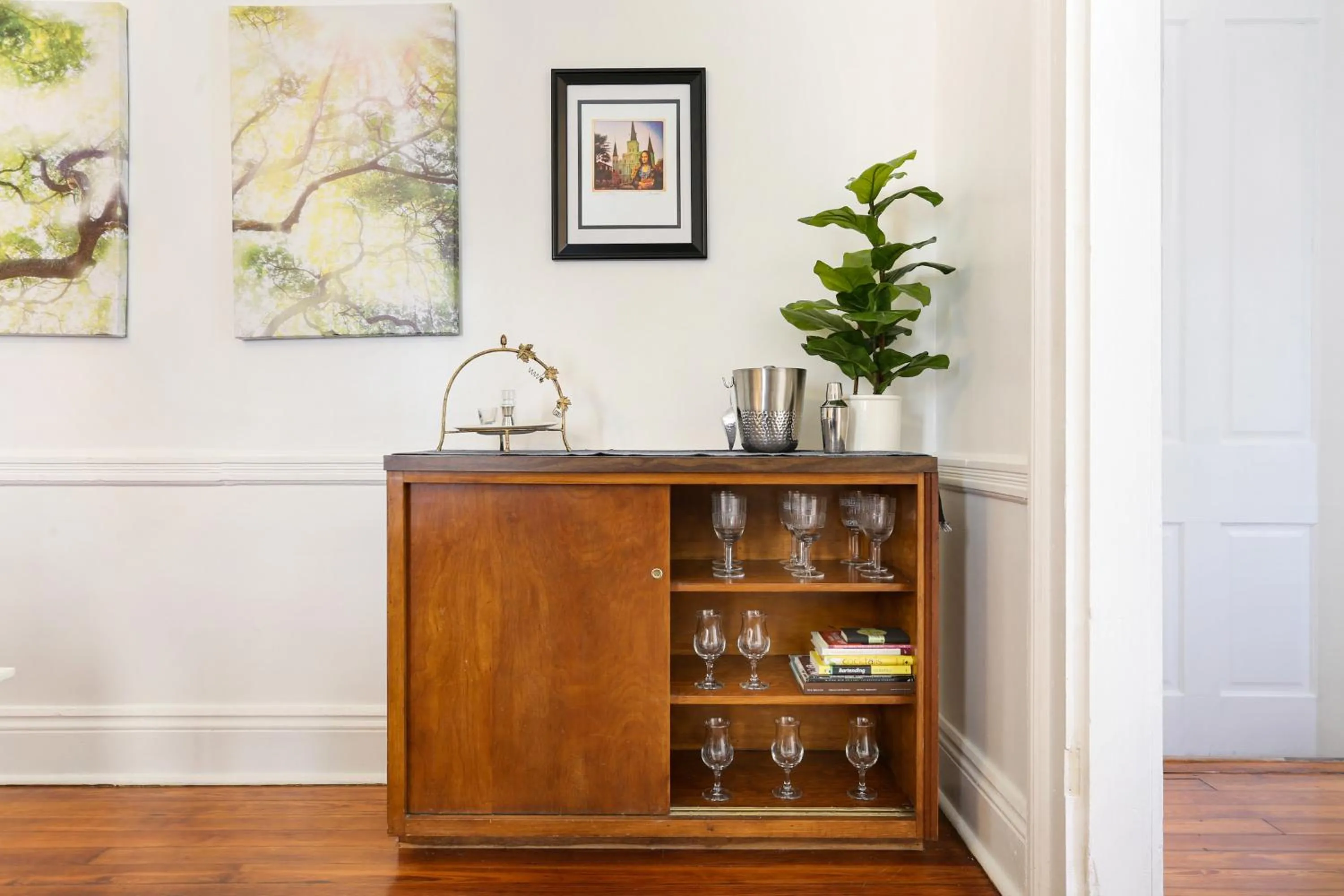 Area and facilities in Uptown Spacious 4BD/3BA with Historic Charm