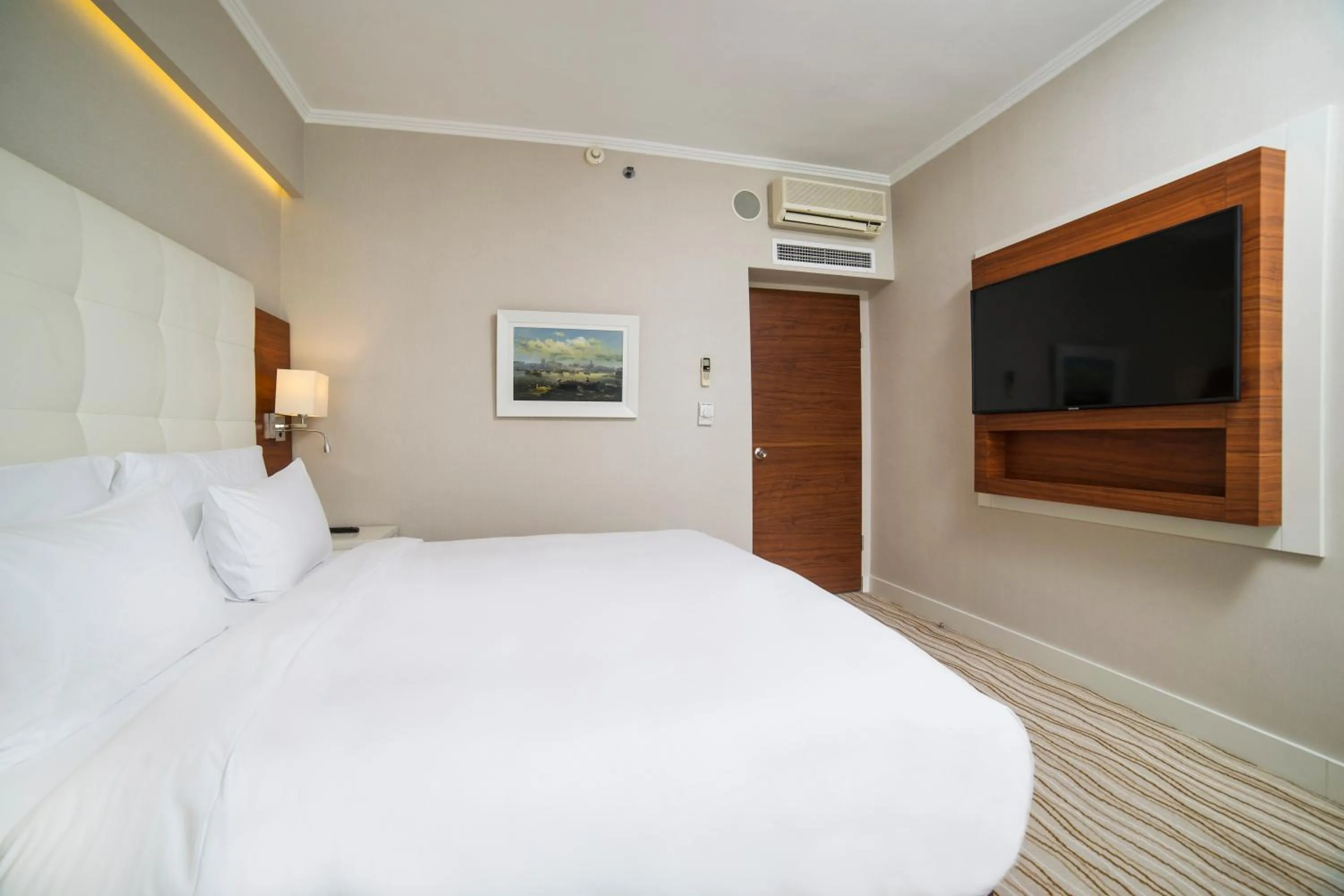 Bed in Radisson Hotel President Old Town Istanbul