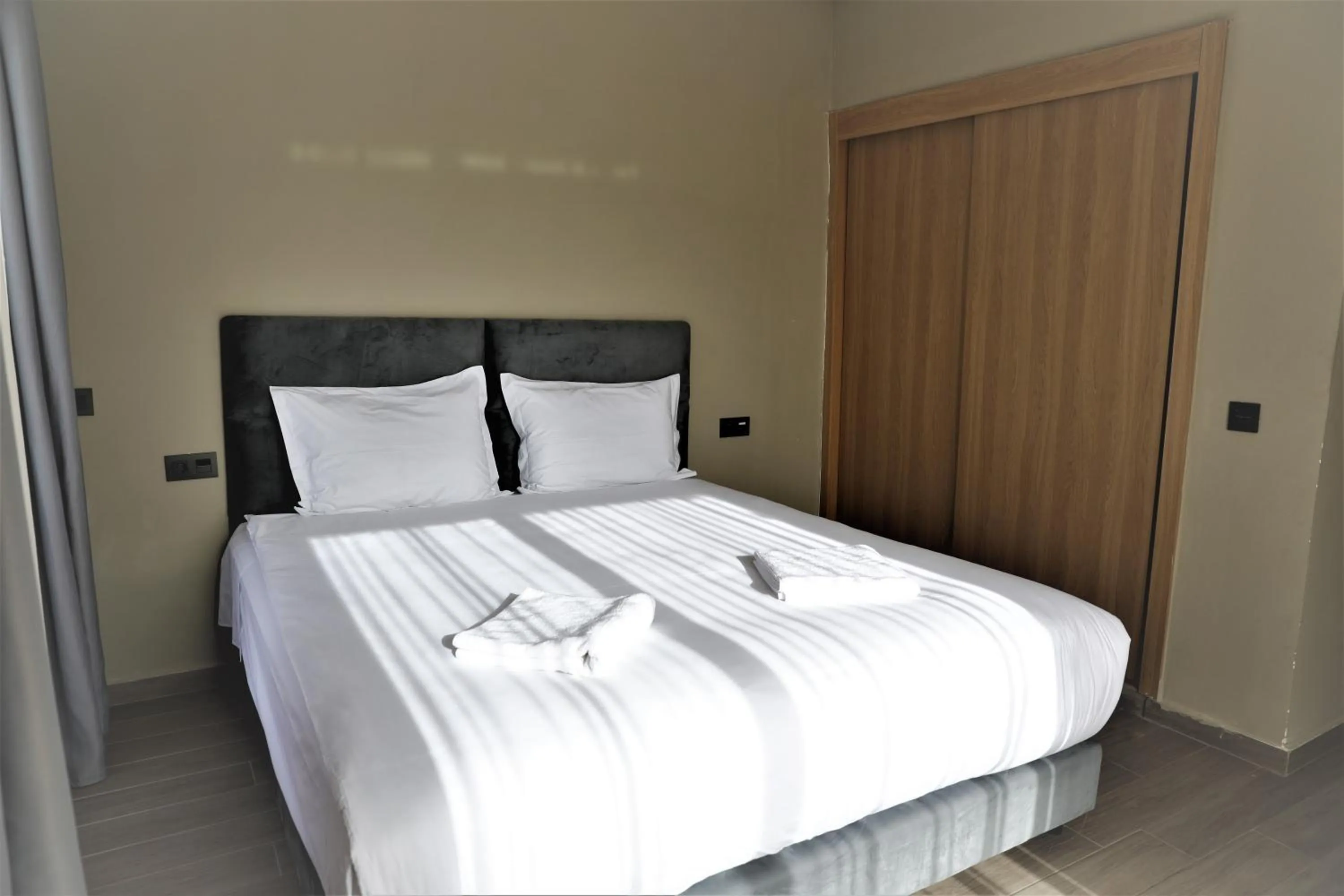 Bedroom, Bed in Dominium Residence