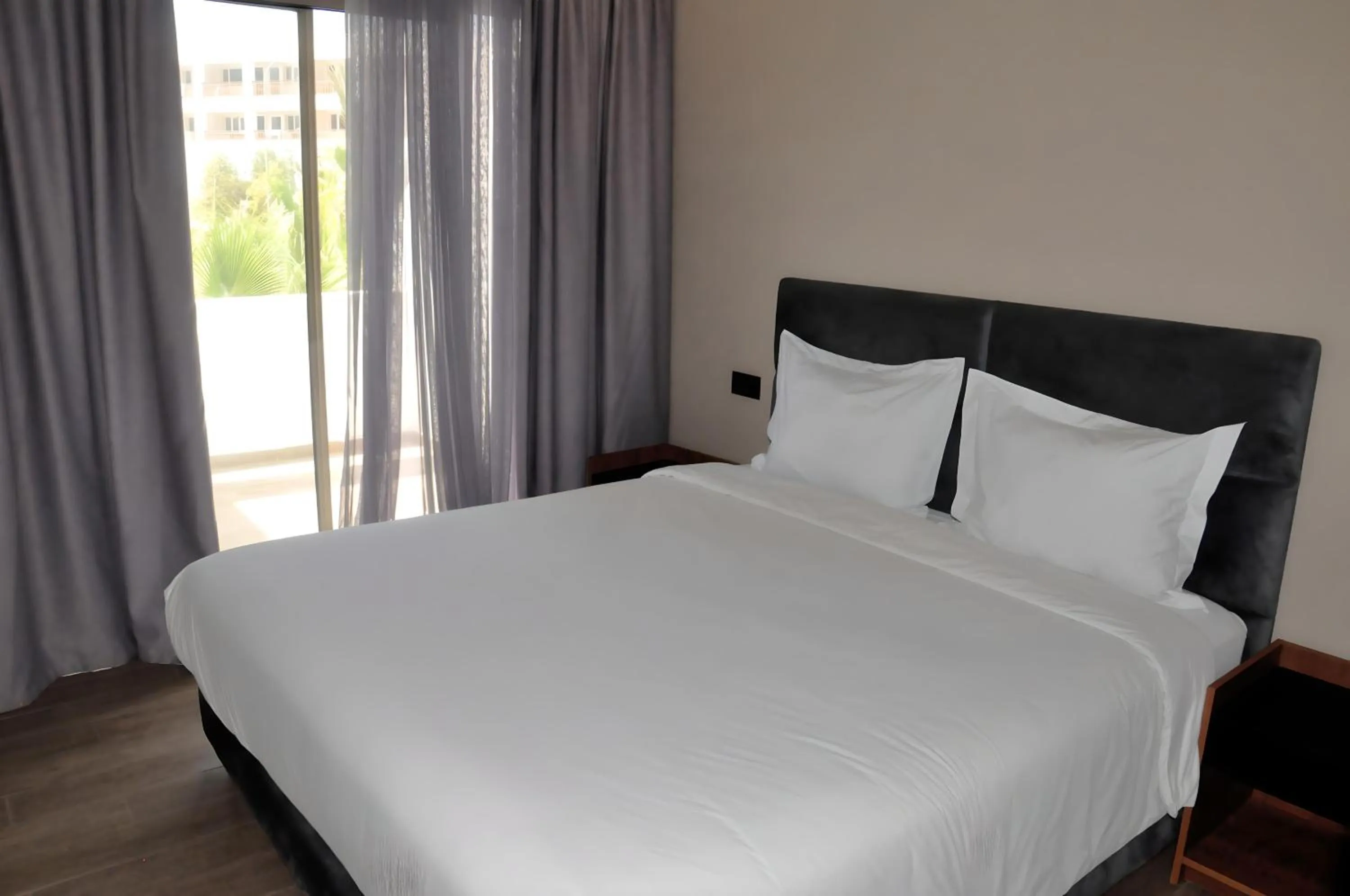 Bedroom, Bed in Dominium Residence