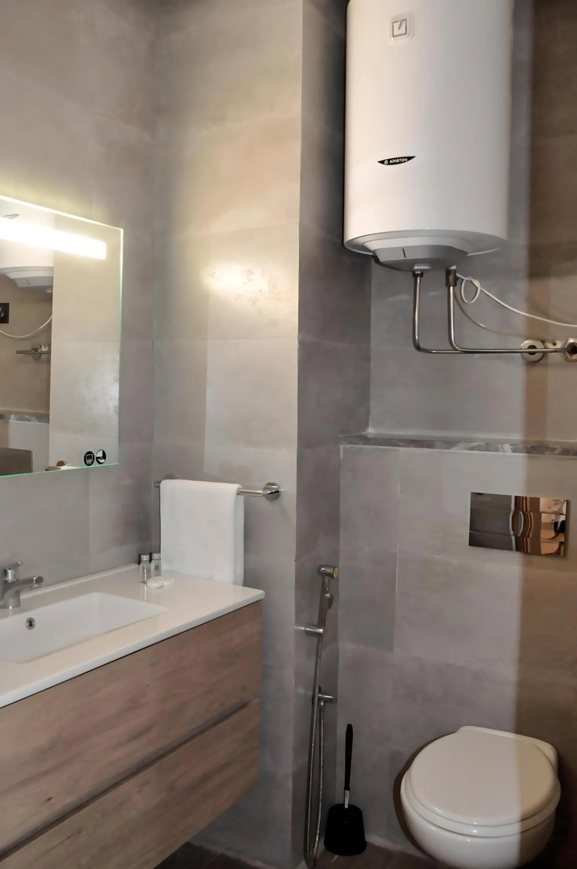 Toilet in Dominium Residence