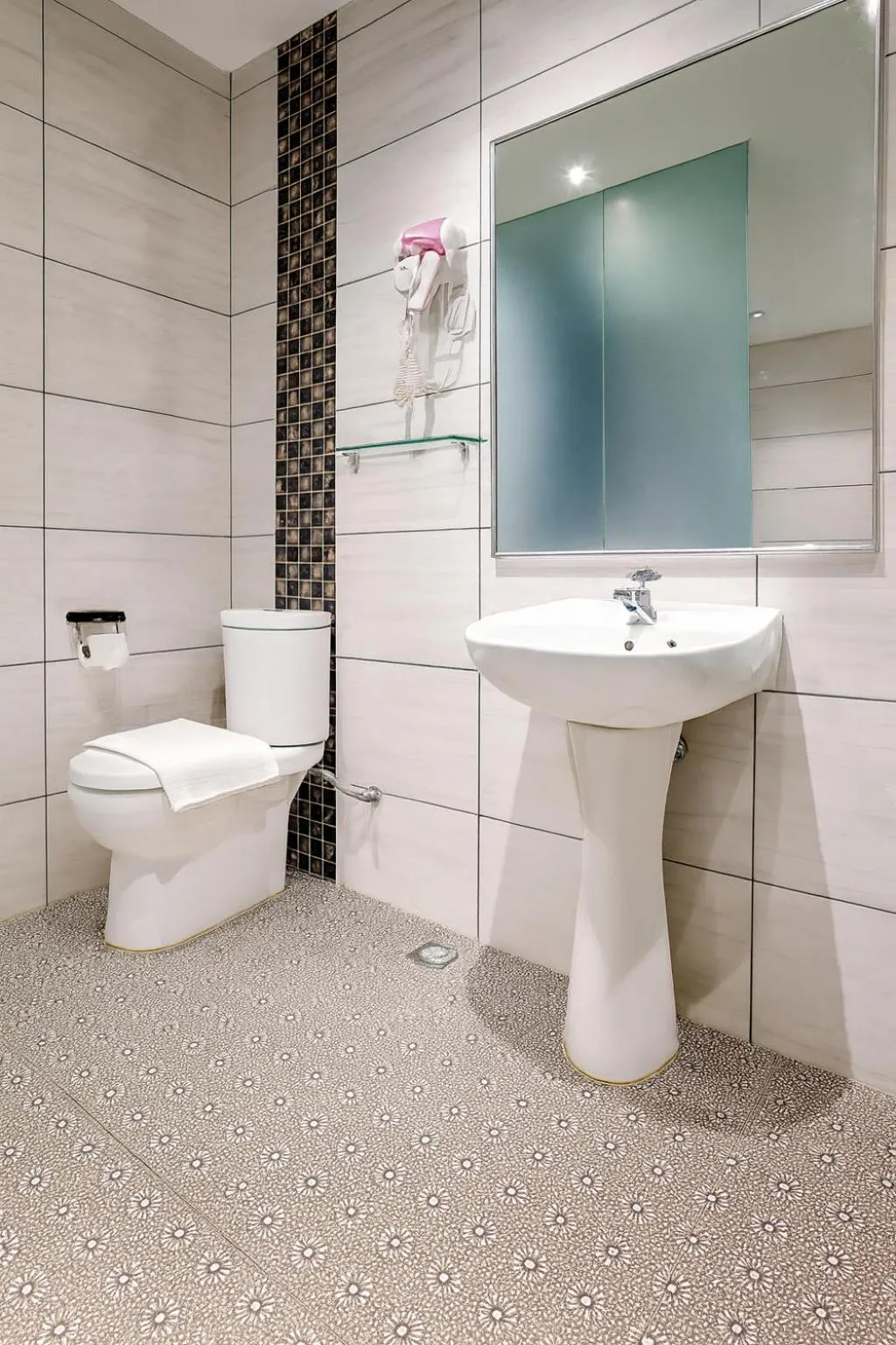 Toilet in Q Collection Macalister formerly known as Apple Hotel Penang