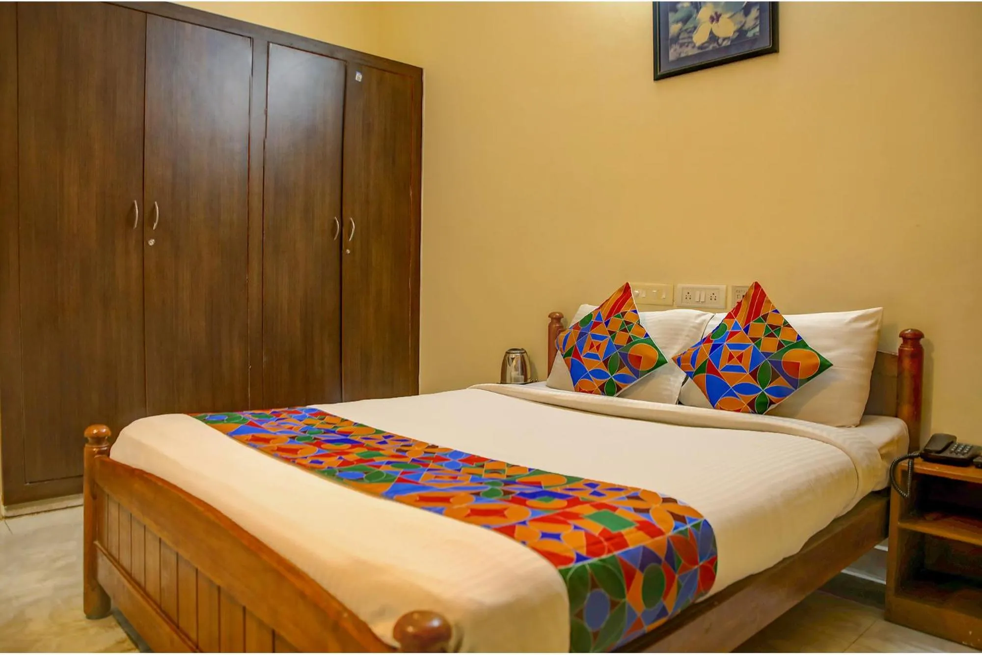 Bedroom in FabHotel Hibiscus Stays - Nr Sholinganallur Water Lake & VGP Aqua Kingdom