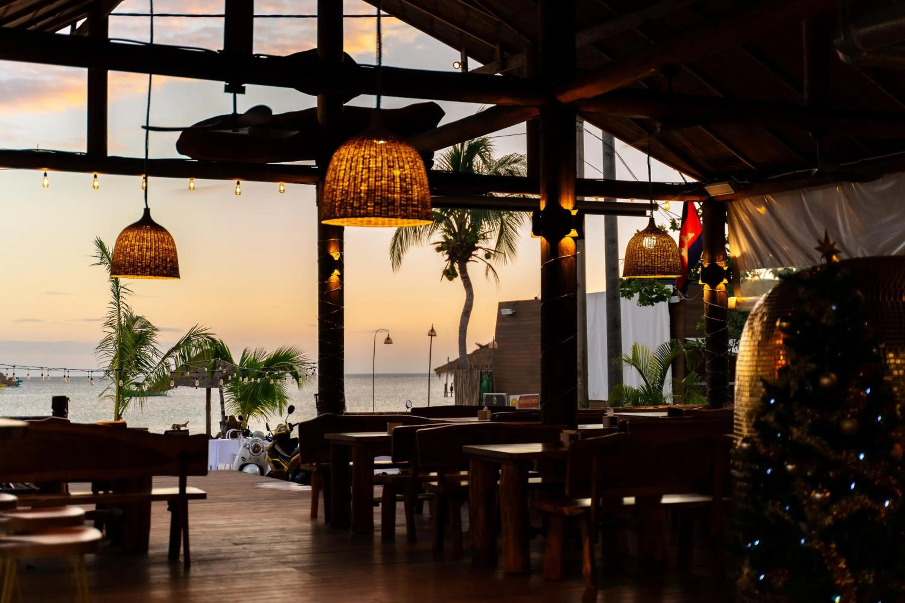 Restaurant/places to eat in Golden Beach Resort