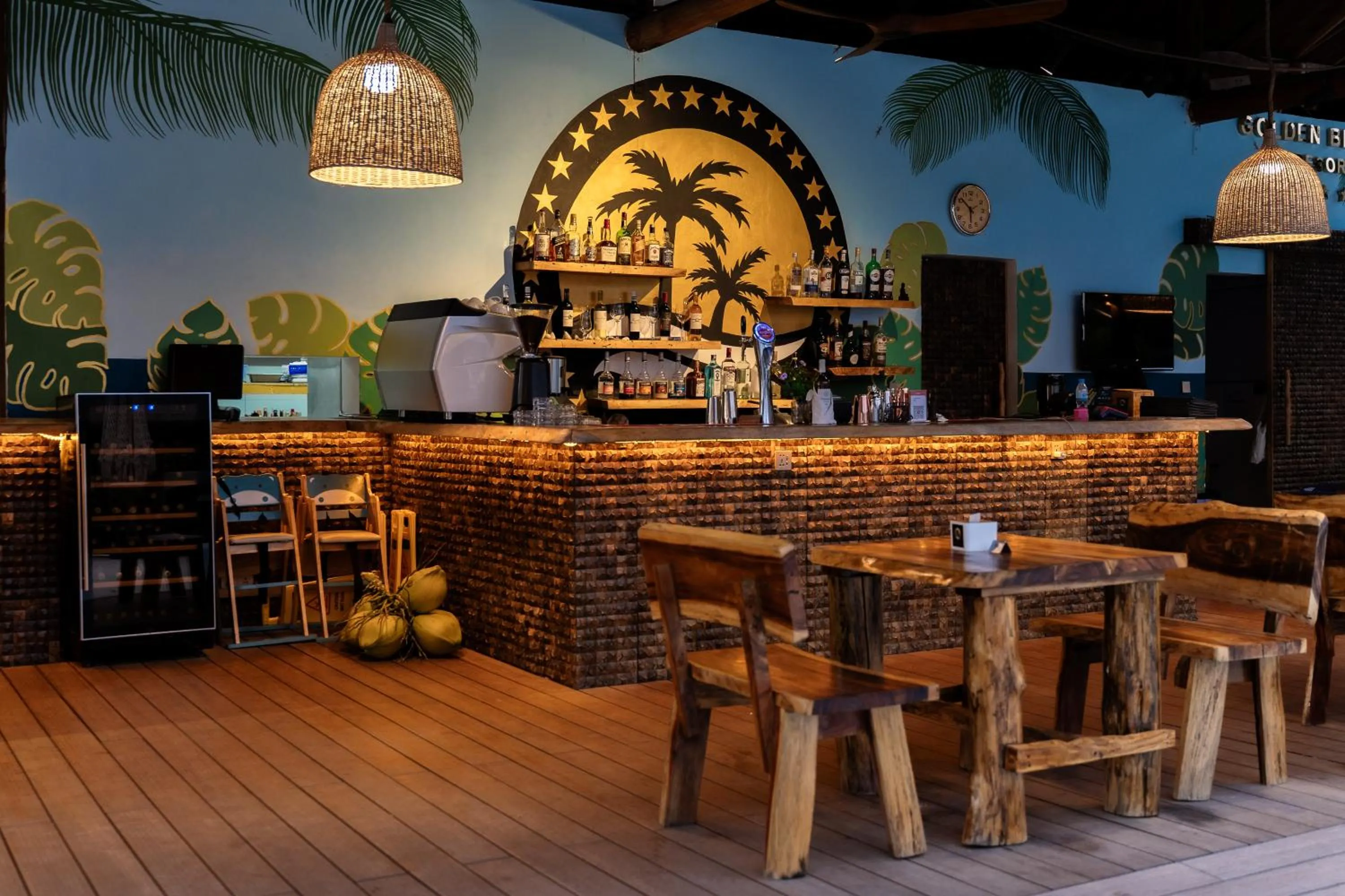 Restaurant/places to eat in Golden Beach Resort