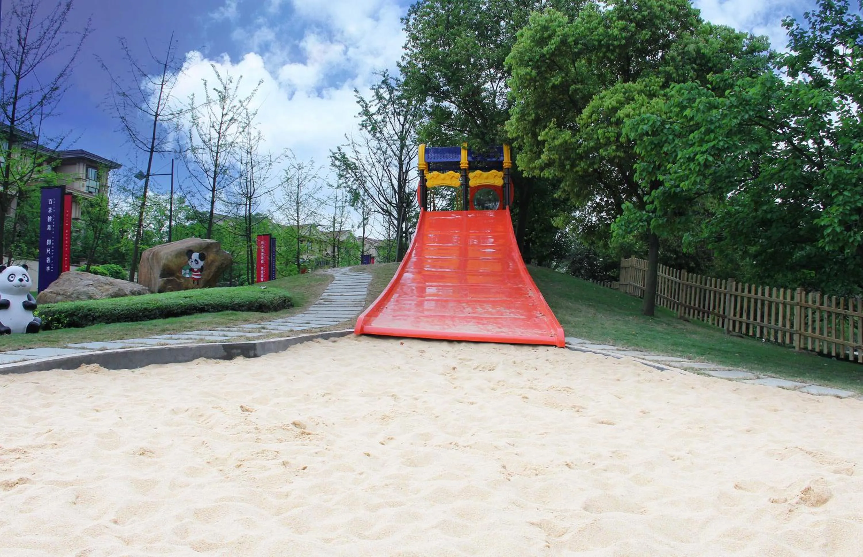 Children play ground in Howard Johnson Agile Plaza Chengdu