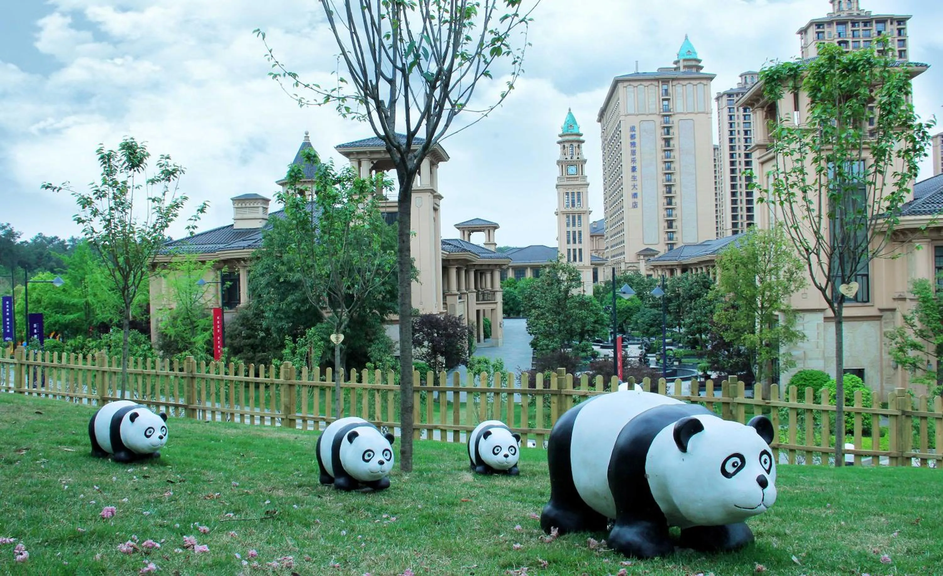 Children play ground in Howard Johnson Agile Plaza Chengdu