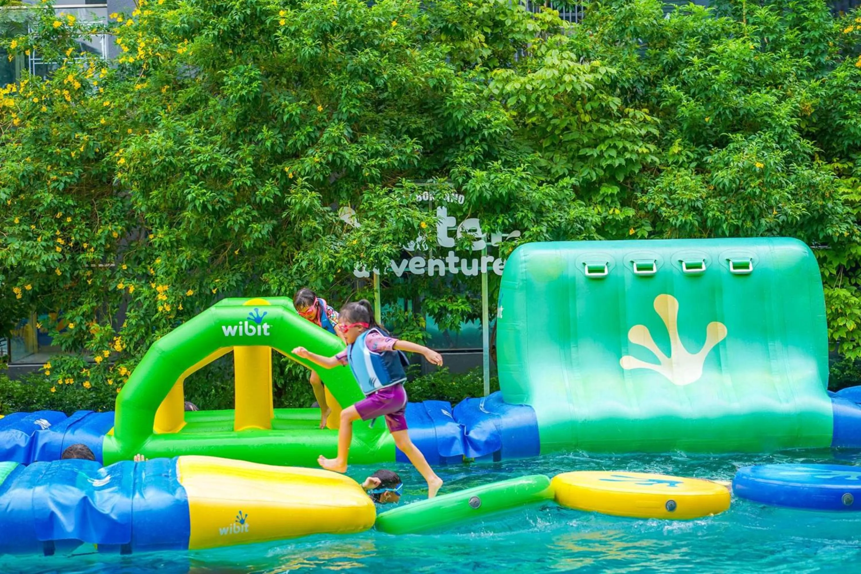 Swimming pool in Balcony Seaside Sriracha Hotel & Serviced Apartments