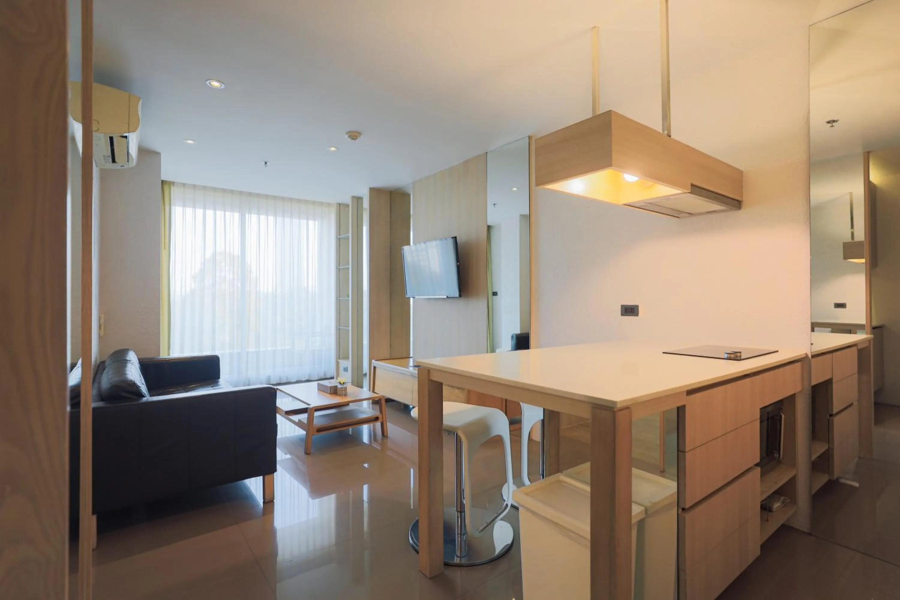 TV and multimedia in Balcony Seaside Sriracha Hotel & Serviced Apartments