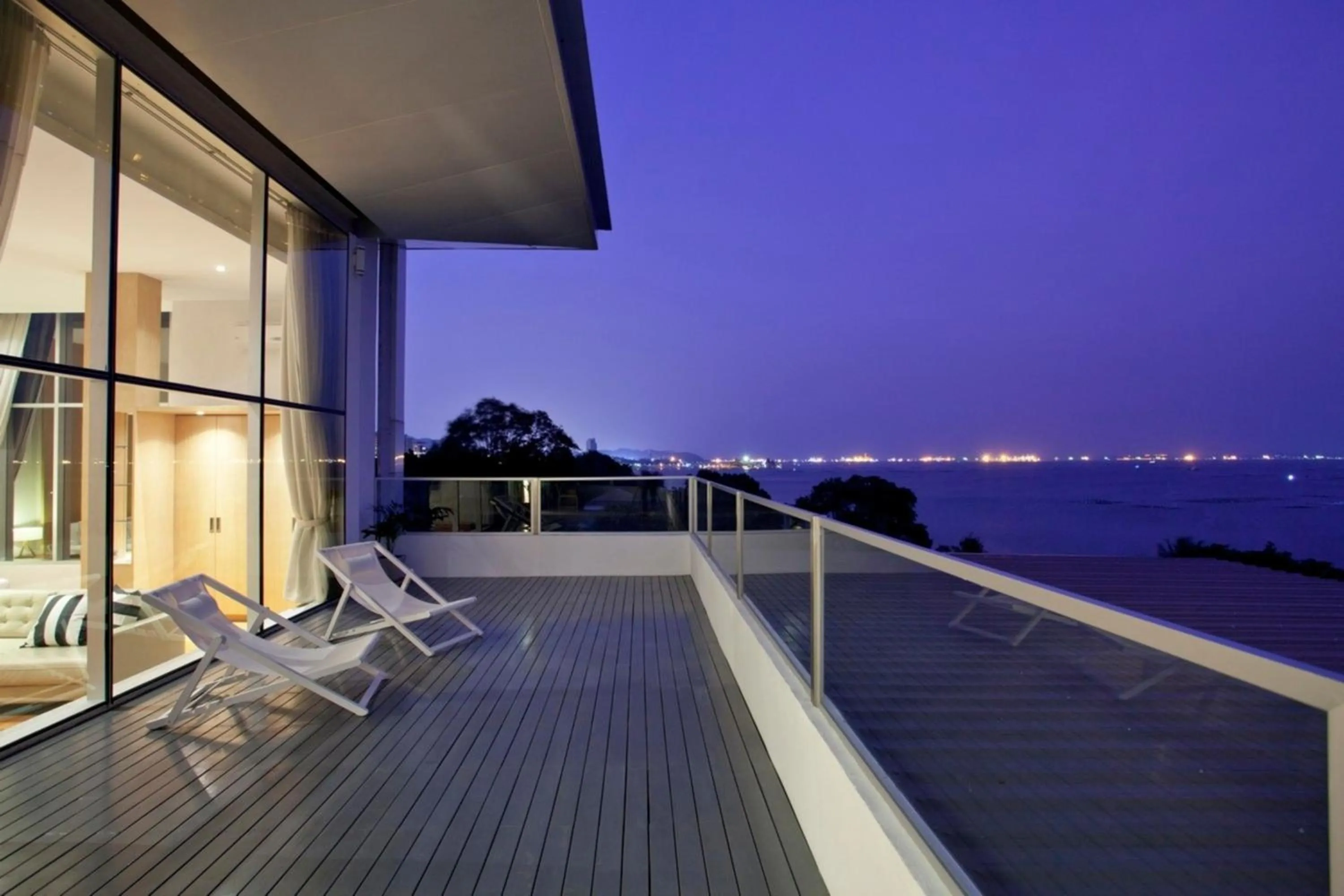 Night in Balcony Seaside Sriracha Hotel & Serviced Apartments