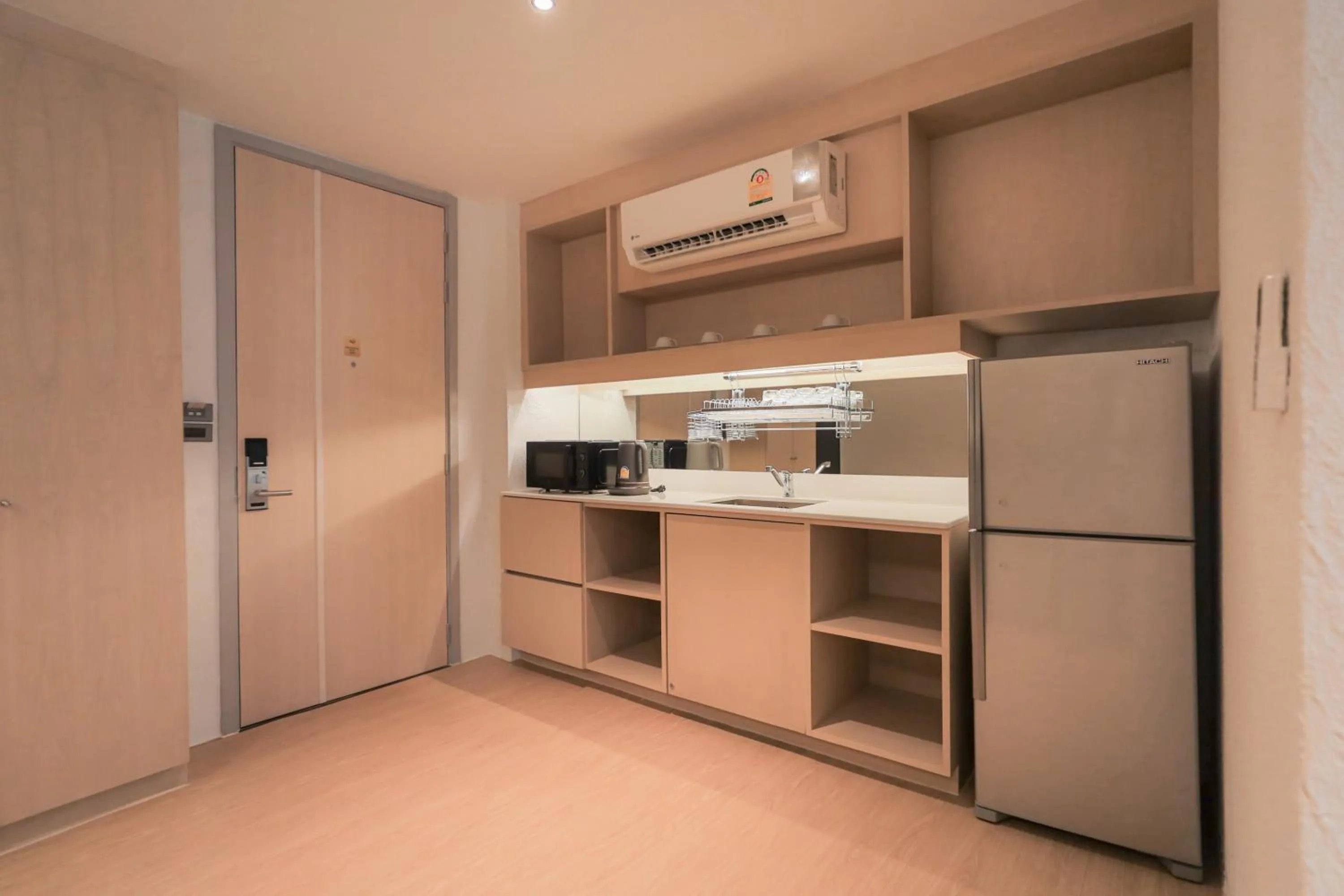 Kitchen or kitchenette in Balcony Seaside Sriracha Hotel & Serviced Apartments