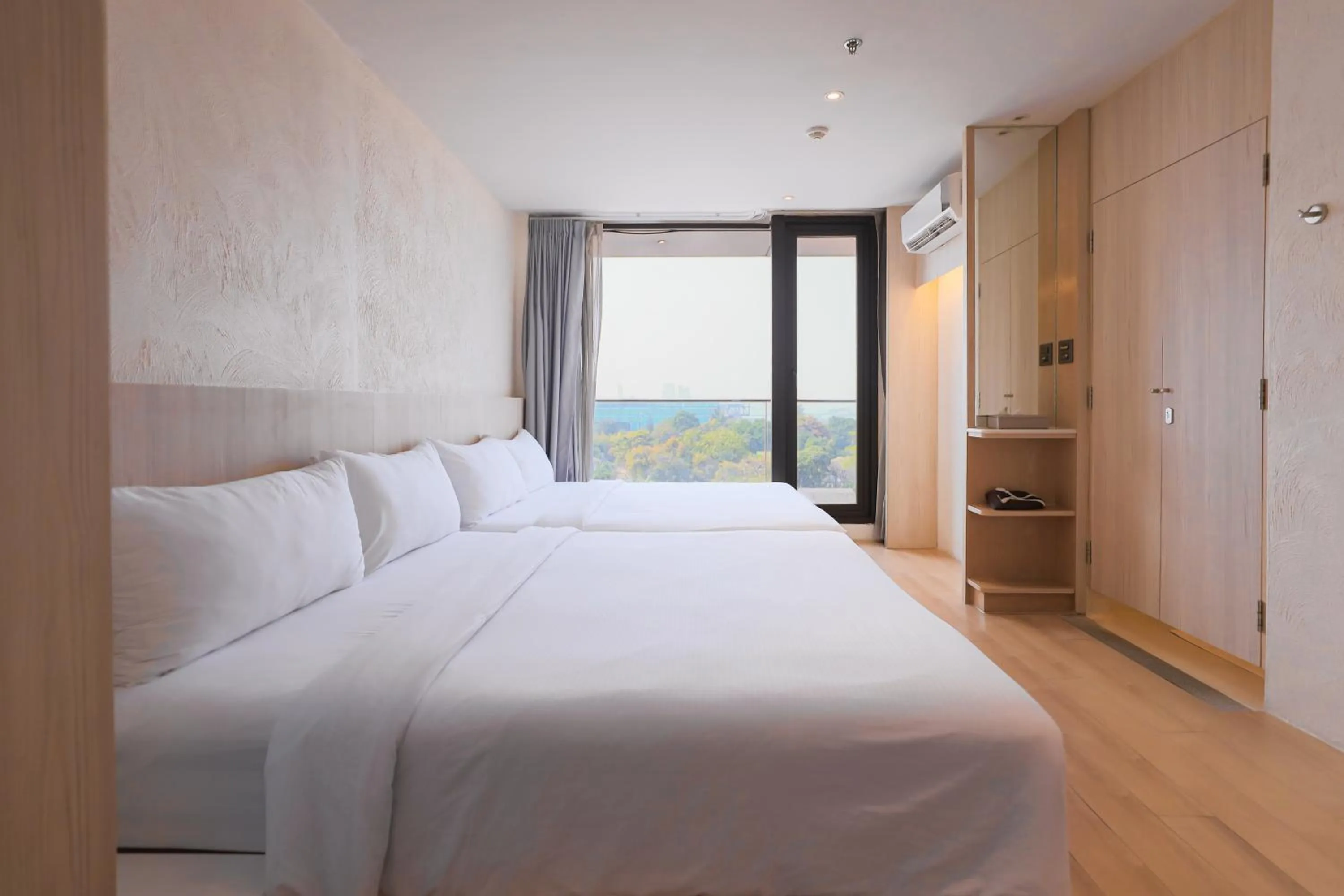 Bed in Balcony Seaside Sriracha Hotel & Serviced Apartments