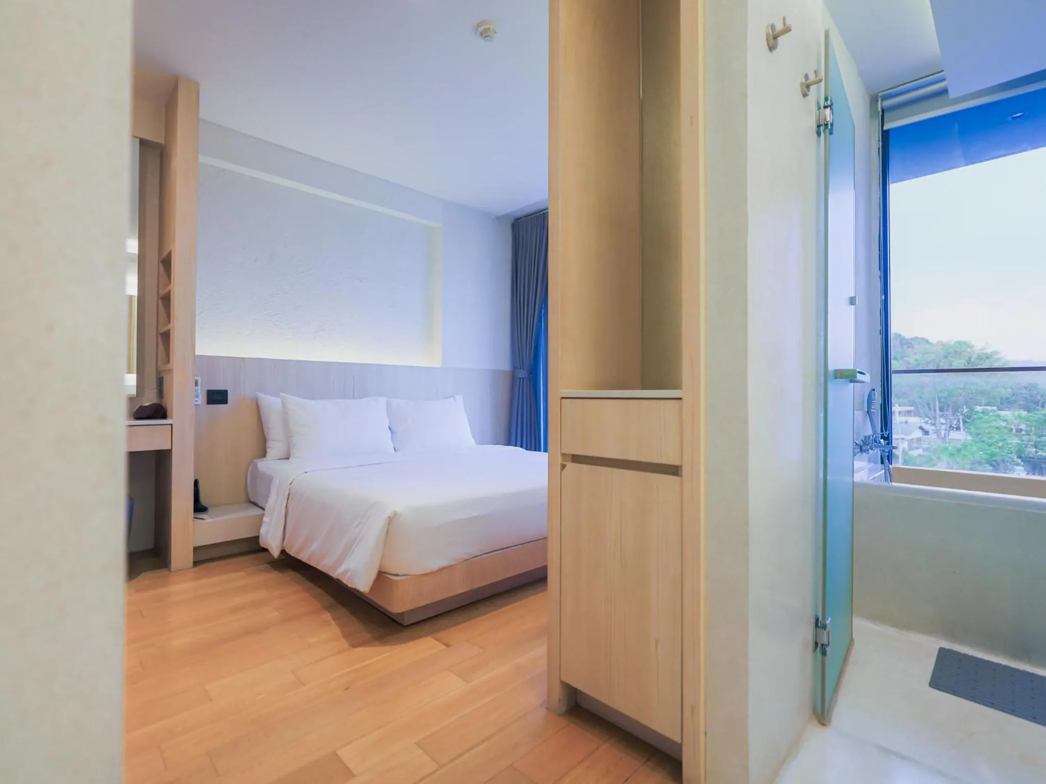 Bed in Balcony Seaside Sriracha Hotel & Serviced Apartments