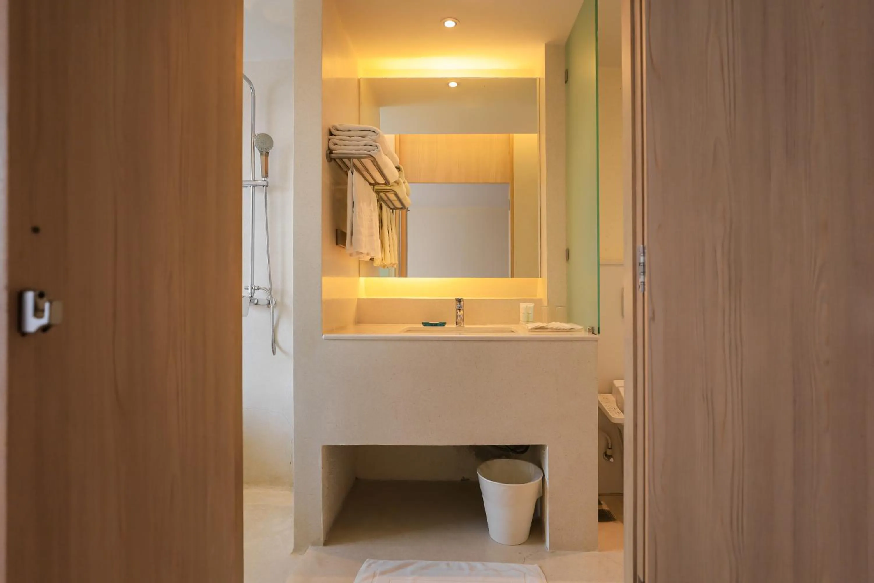 Shower in Balcony Seaside Sriracha Hotel & Serviced Apartments