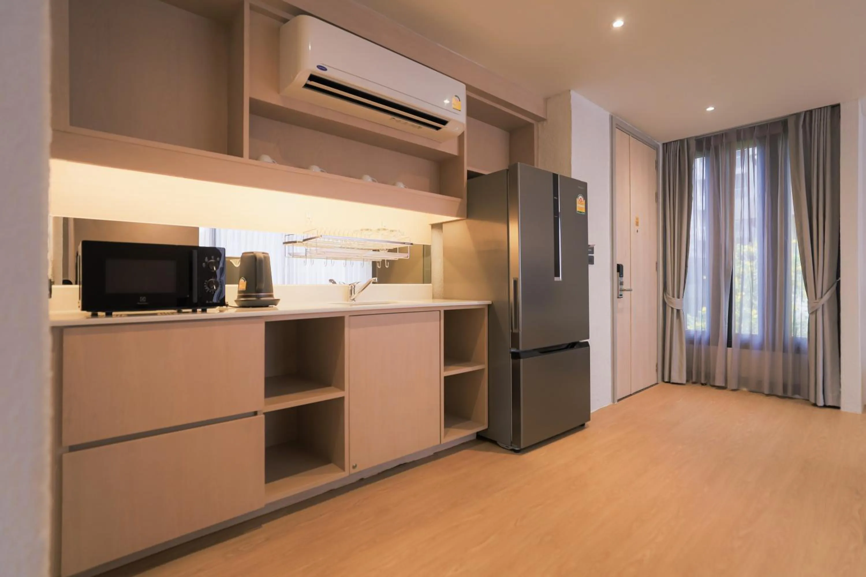 Kitchen or kitchenette in Balcony Seaside Sriracha Hotel & Serviced Apartments