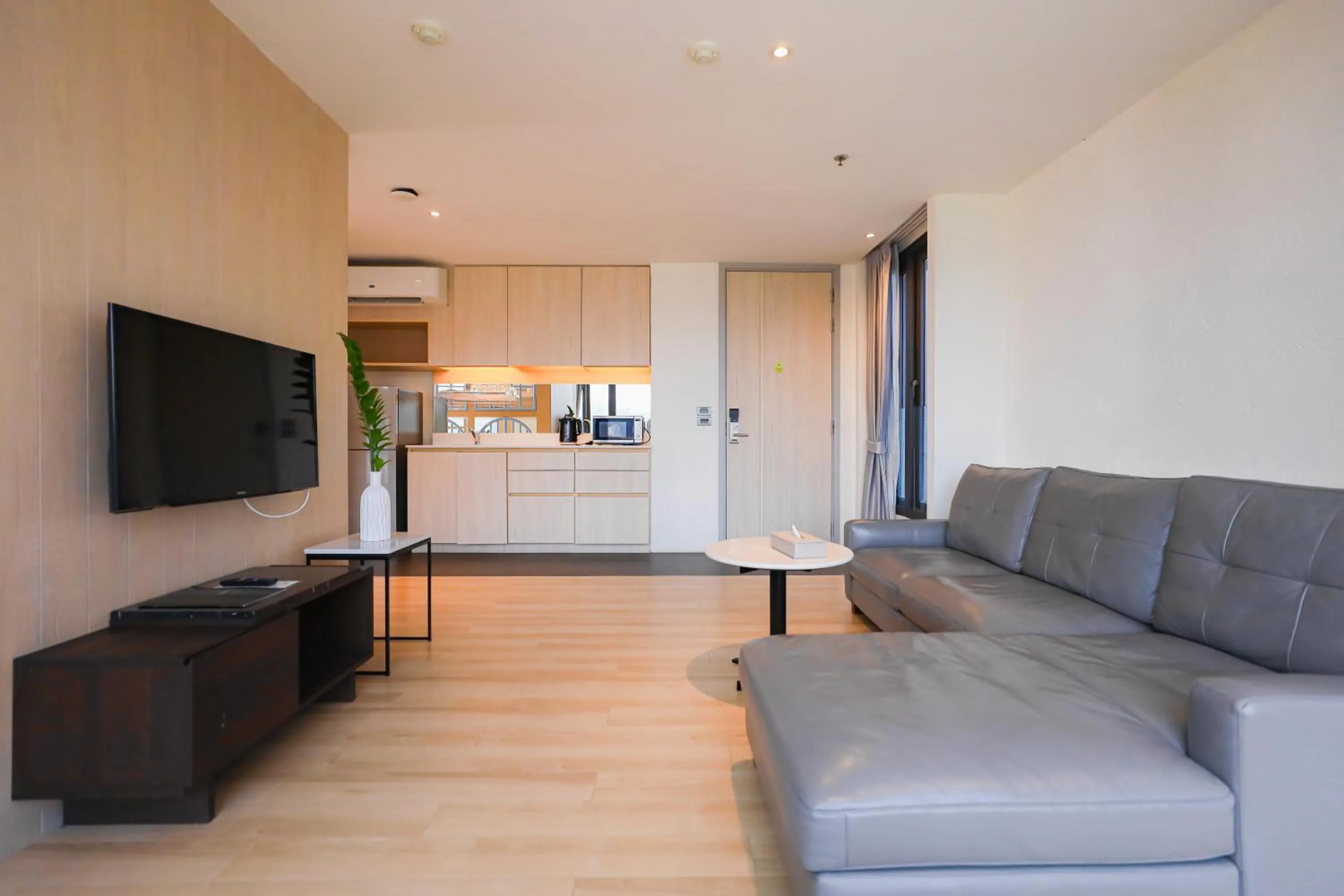 TV and multimedia in Balcony Seaside Sriracha Hotel & Serviced Apartments